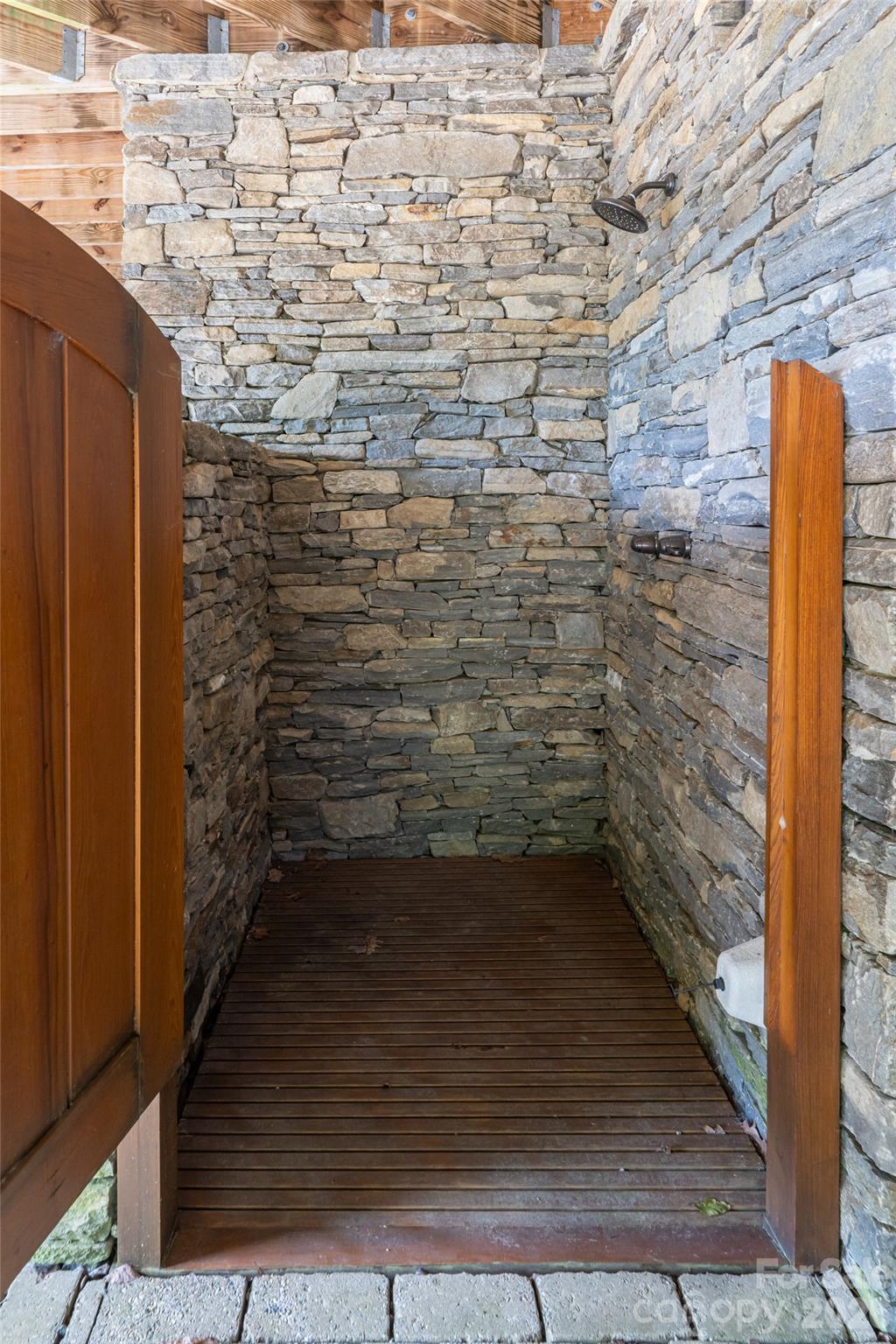 4900 Preserve Road — Sylva