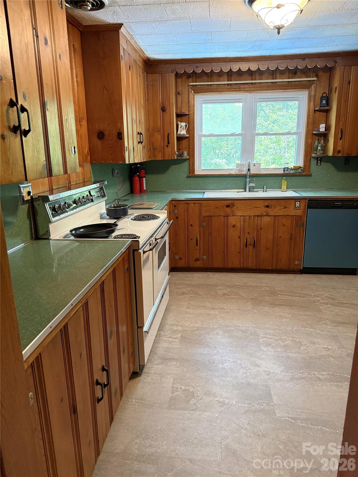150 Cowan Lane — Tryon