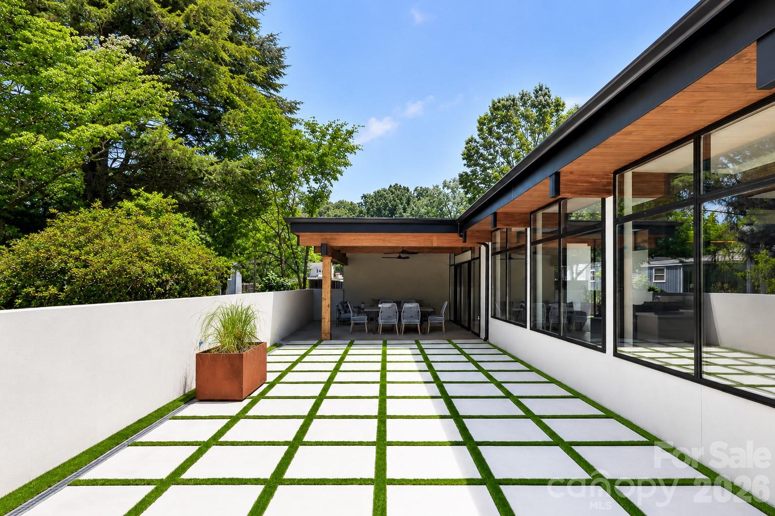 704 Charles Avenue — Charlotte