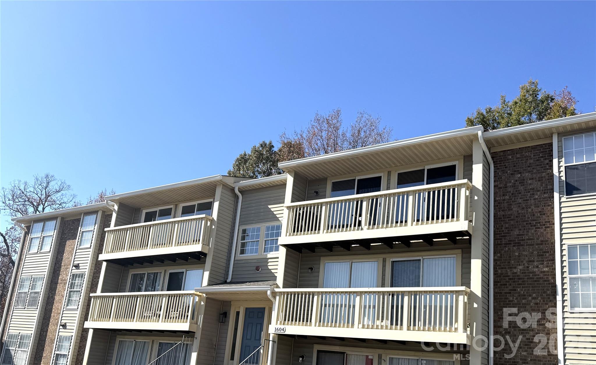 1604 Arlyn Circle #J — Charlotte
