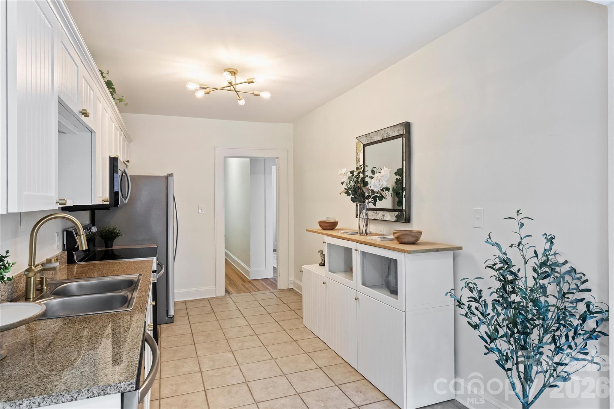 118 N Laurel Avenue — Charlotte