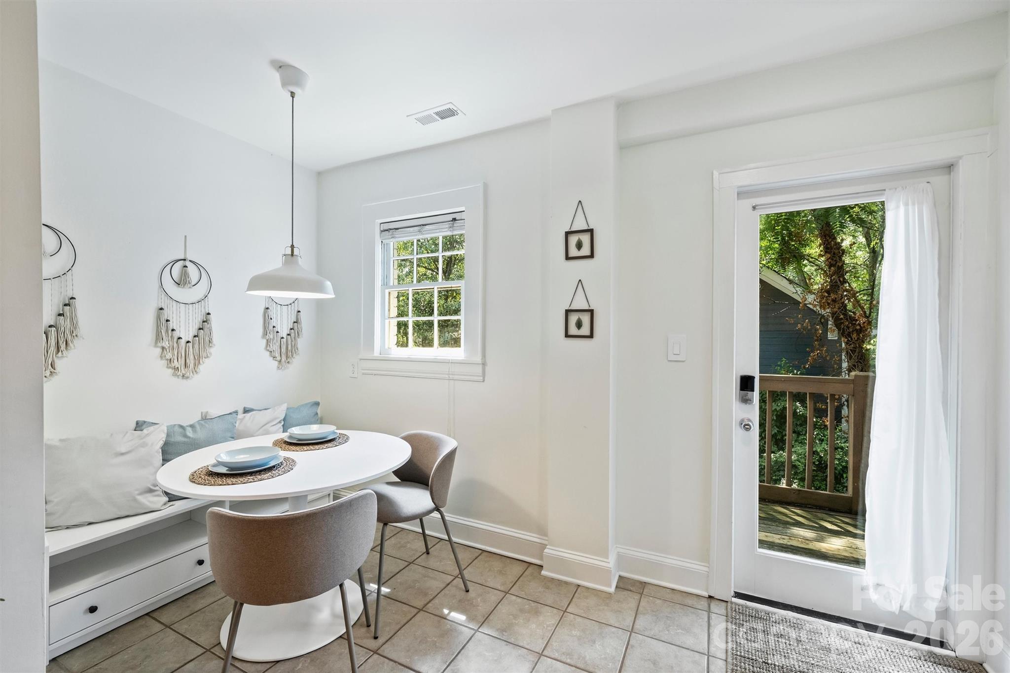 118 N Laurel Avenue — Charlotte
