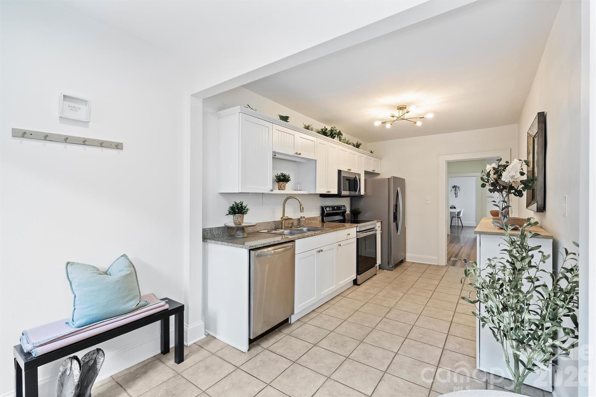 118 N Laurel Avenue — Charlotte