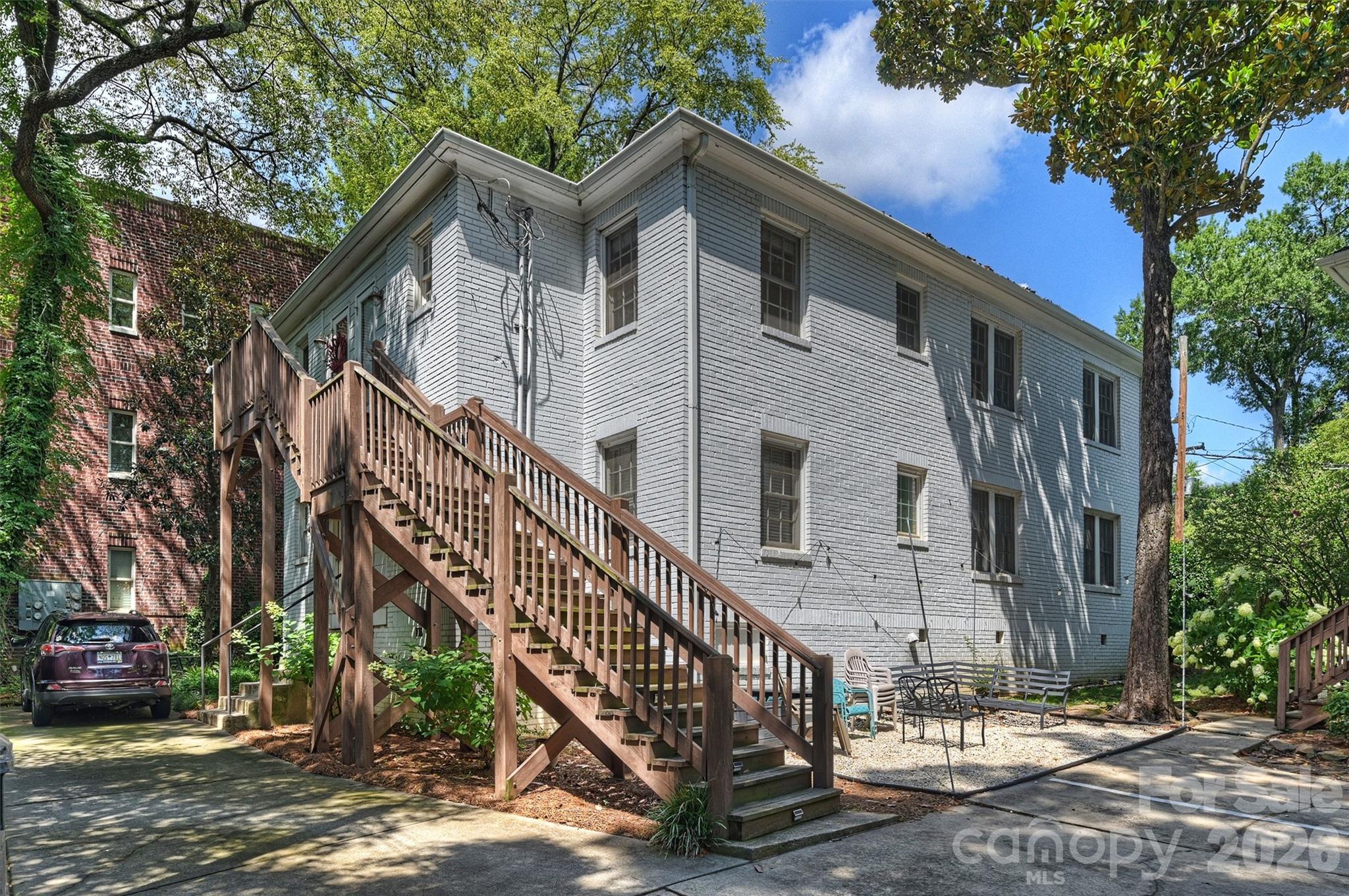118 N Laurel Avenue — Charlotte