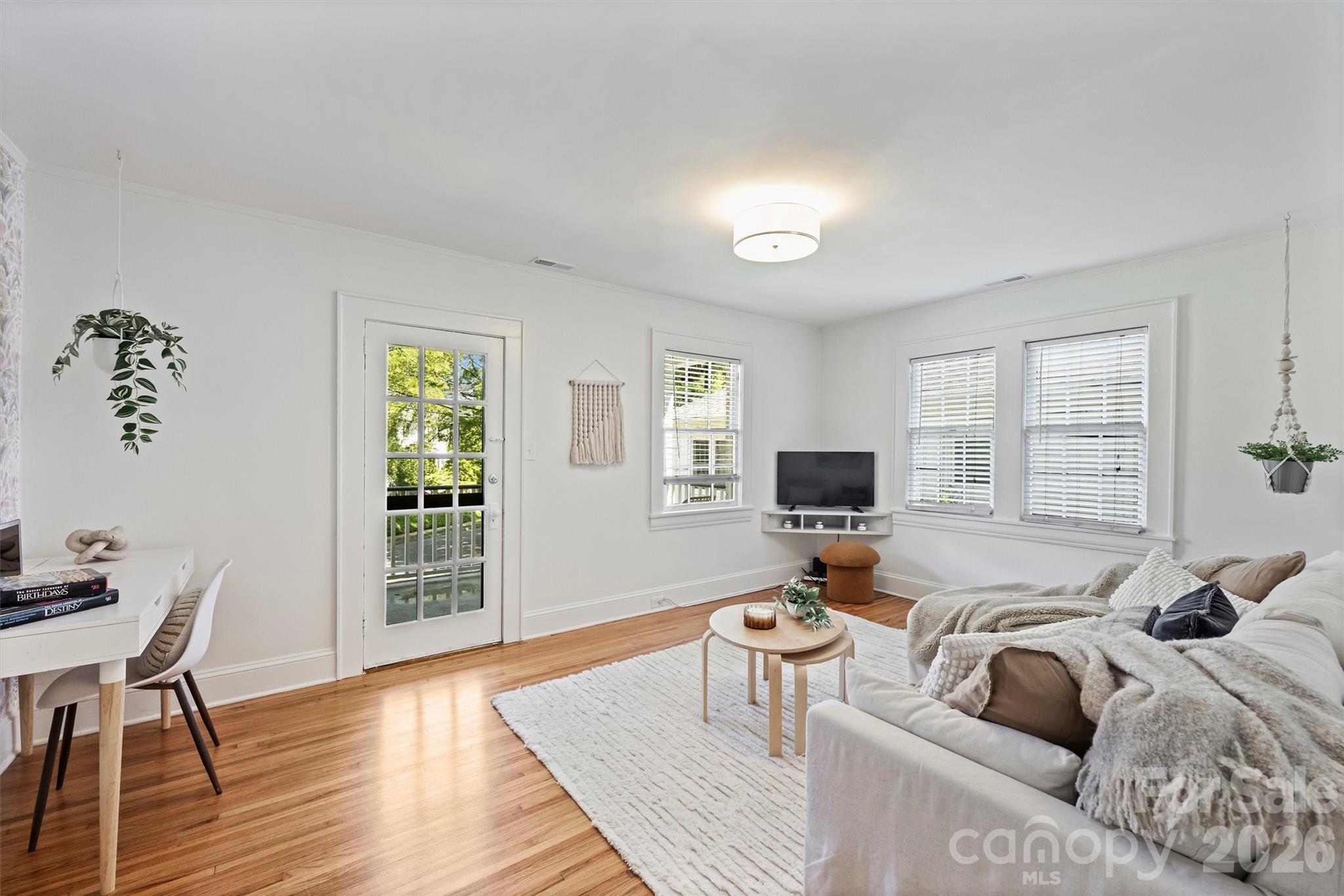 118 N Laurel Avenue — Charlotte