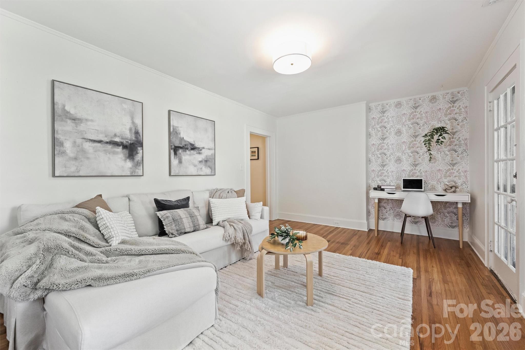 118 N Laurel Avenue — Charlotte