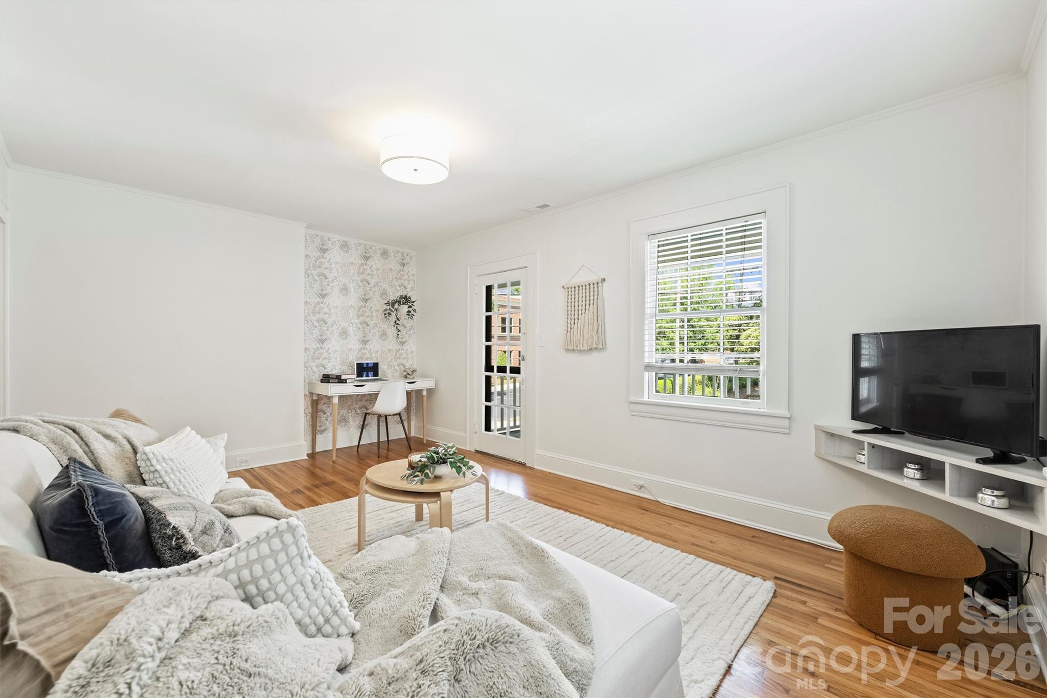 118 N Laurel Avenue — Charlotte