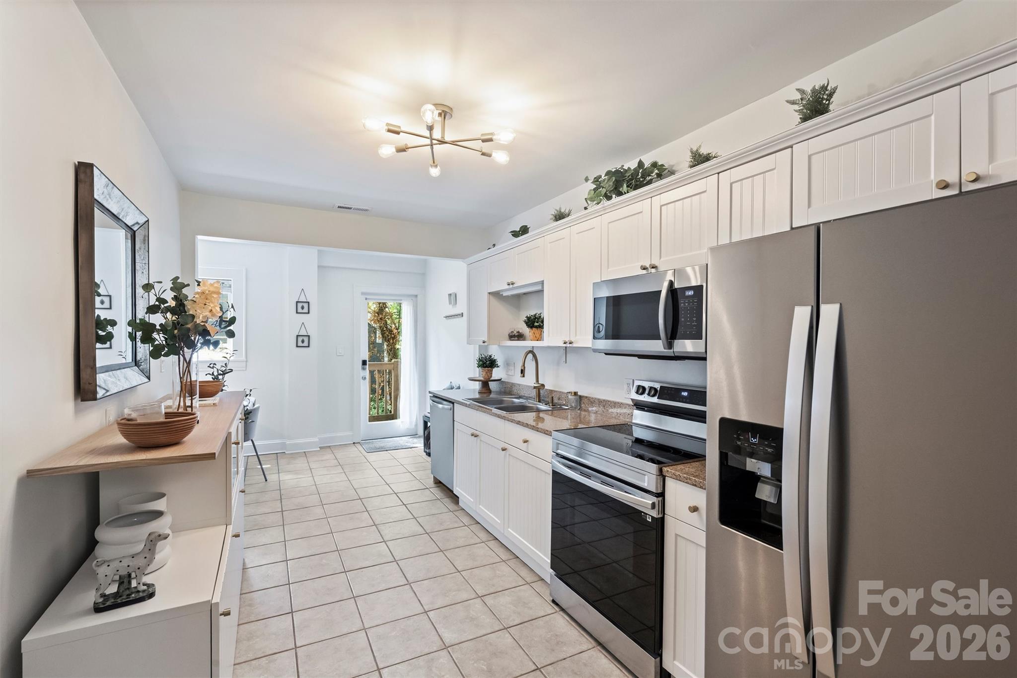 118 N Laurel Avenue — Charlotte