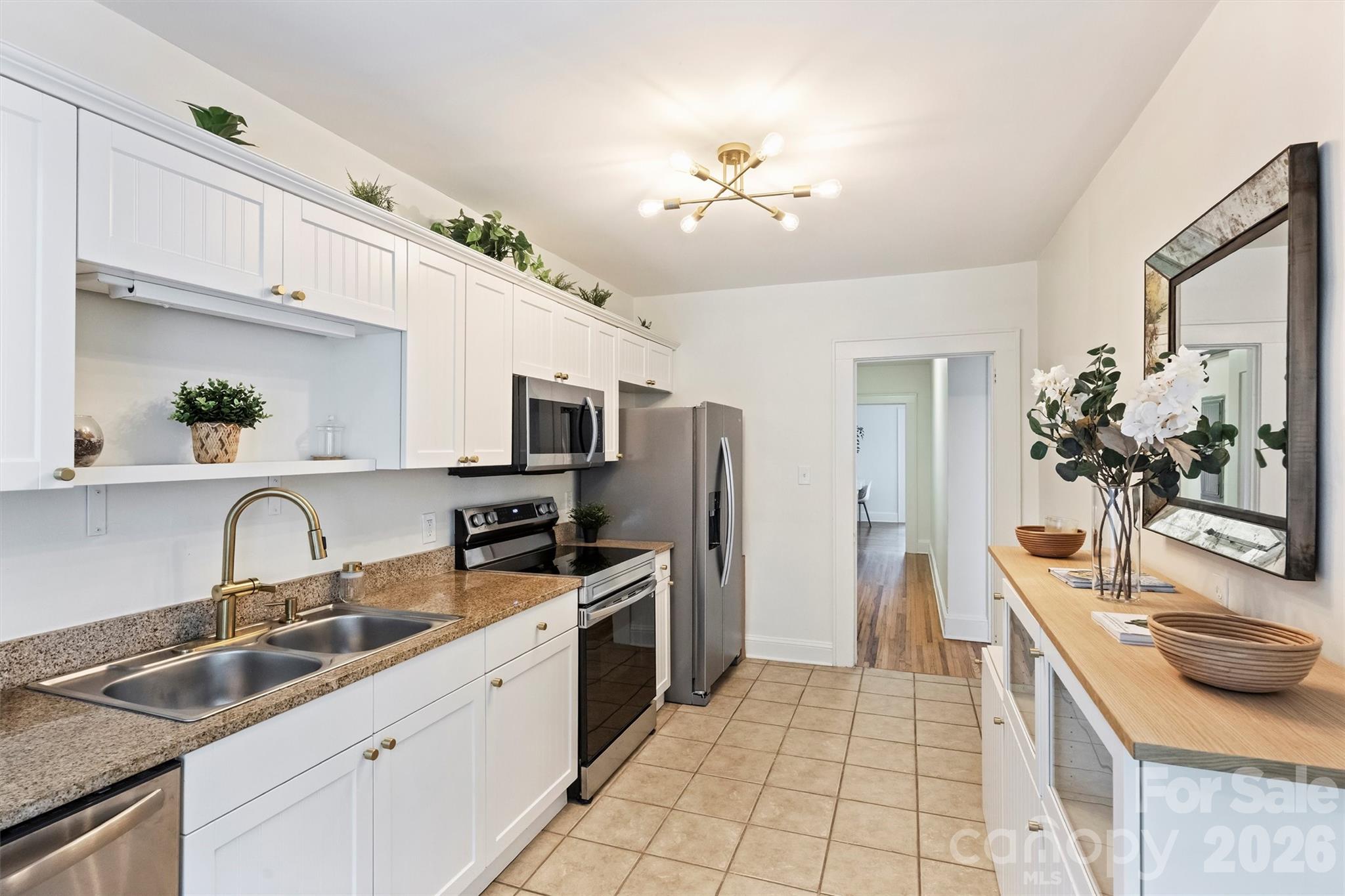 118 N Laurel Avenue — Charlotte