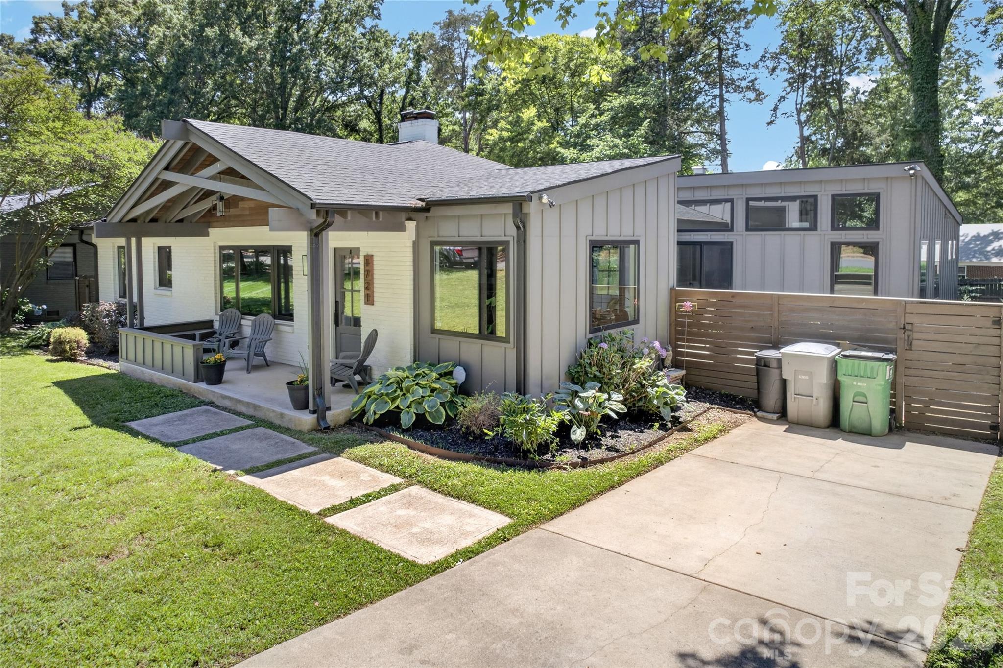 1721 Merry Oaks Road — Charlotte