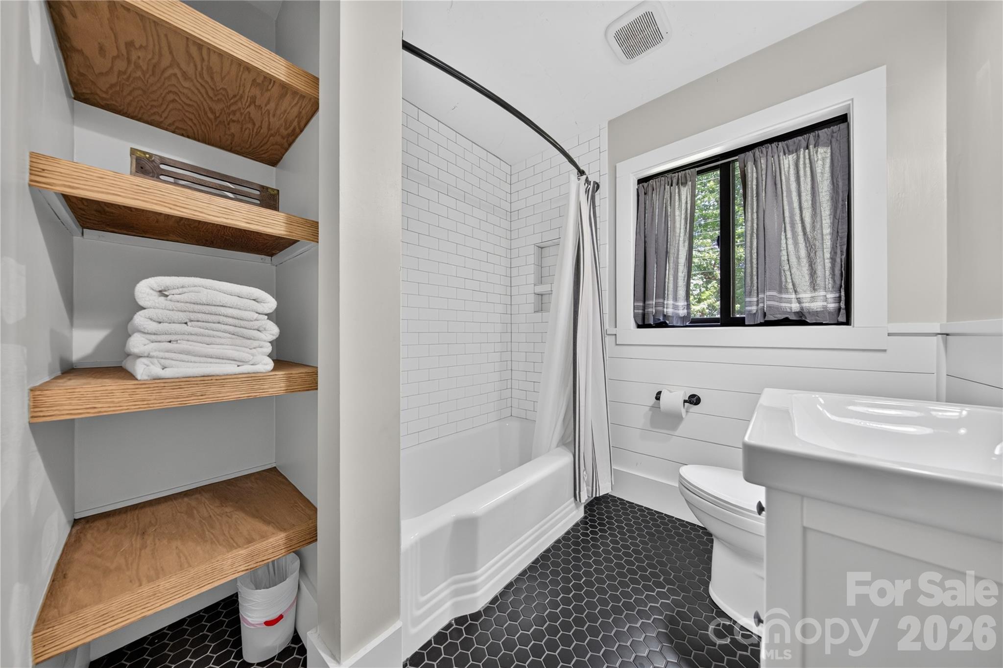 1721 Merry Oaks Road — Charlotte