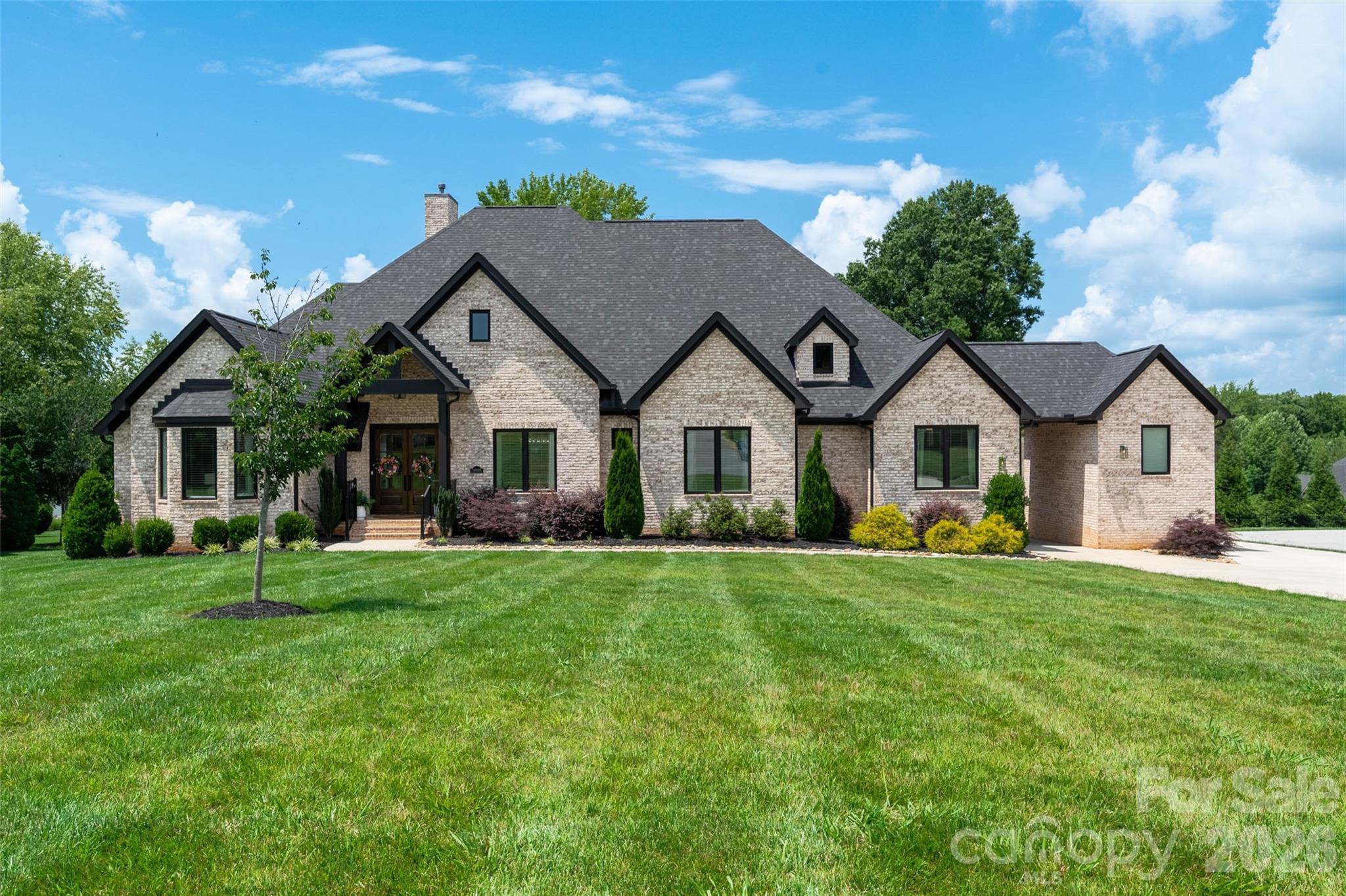 10035 Whispering Falls Avenue — Charlotte