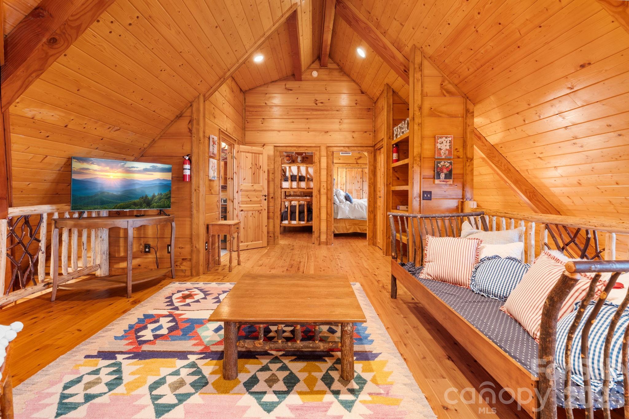 635 Acorn Nvno — Zionville