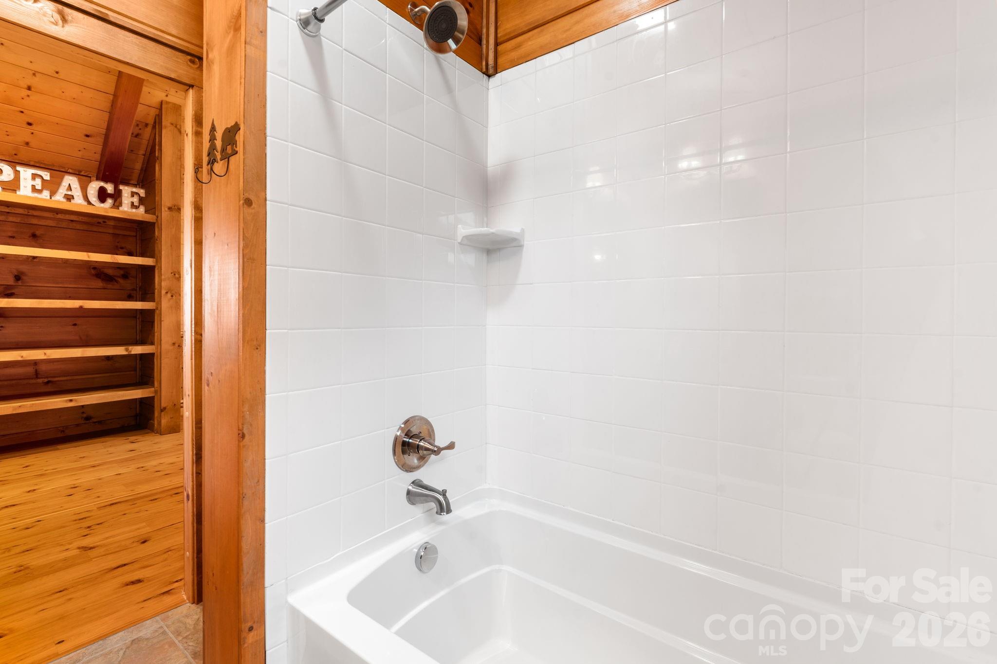 635 Acorn Nvno — Zionville