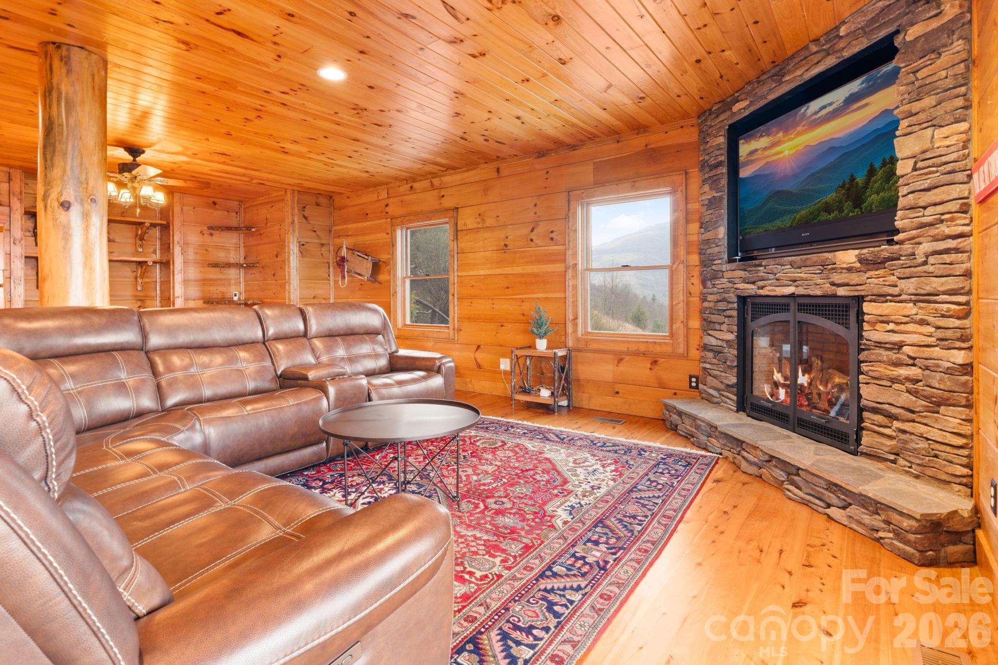 635 Acorn Nvno — Zionville