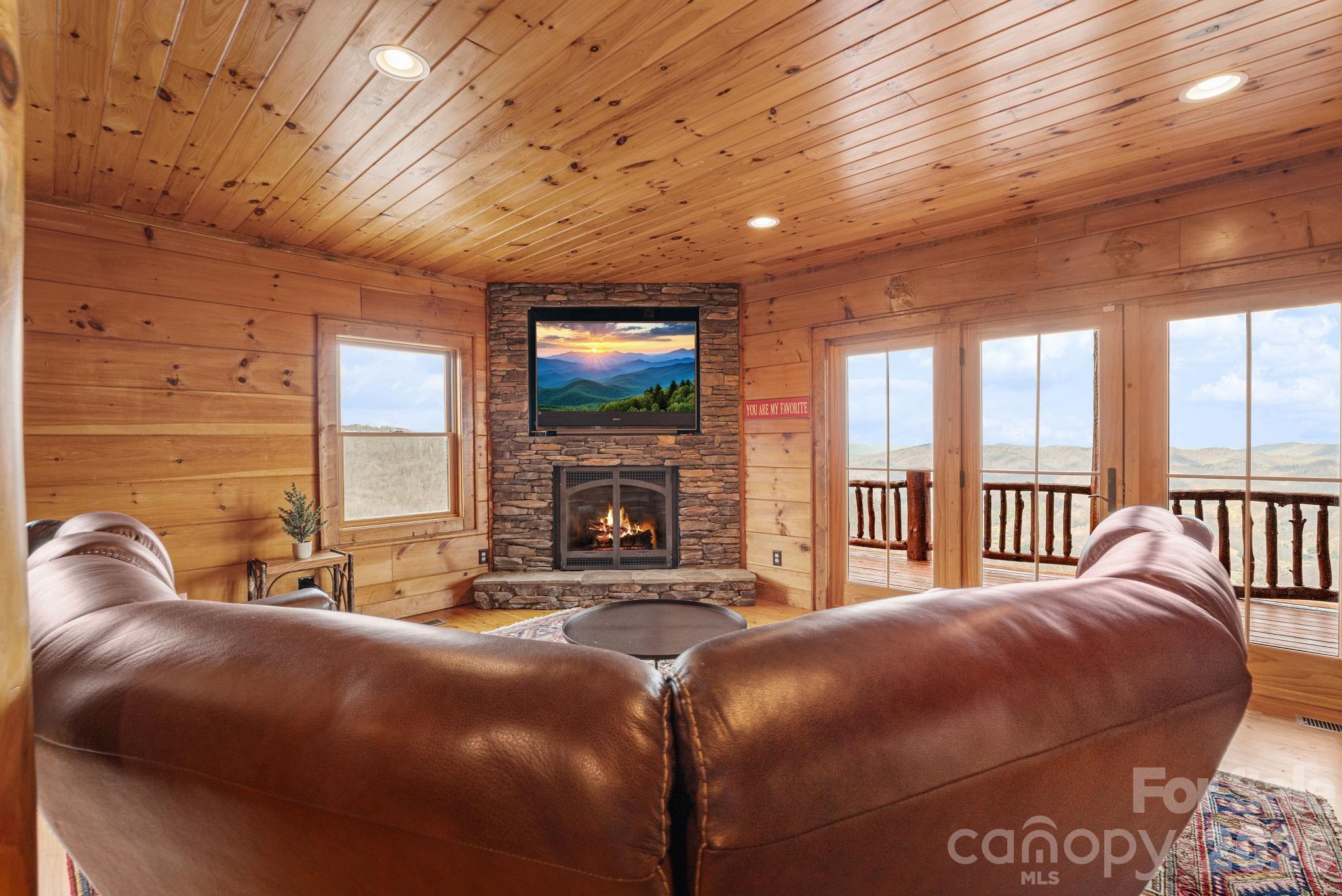 635 Acorn Nvno — Zionville