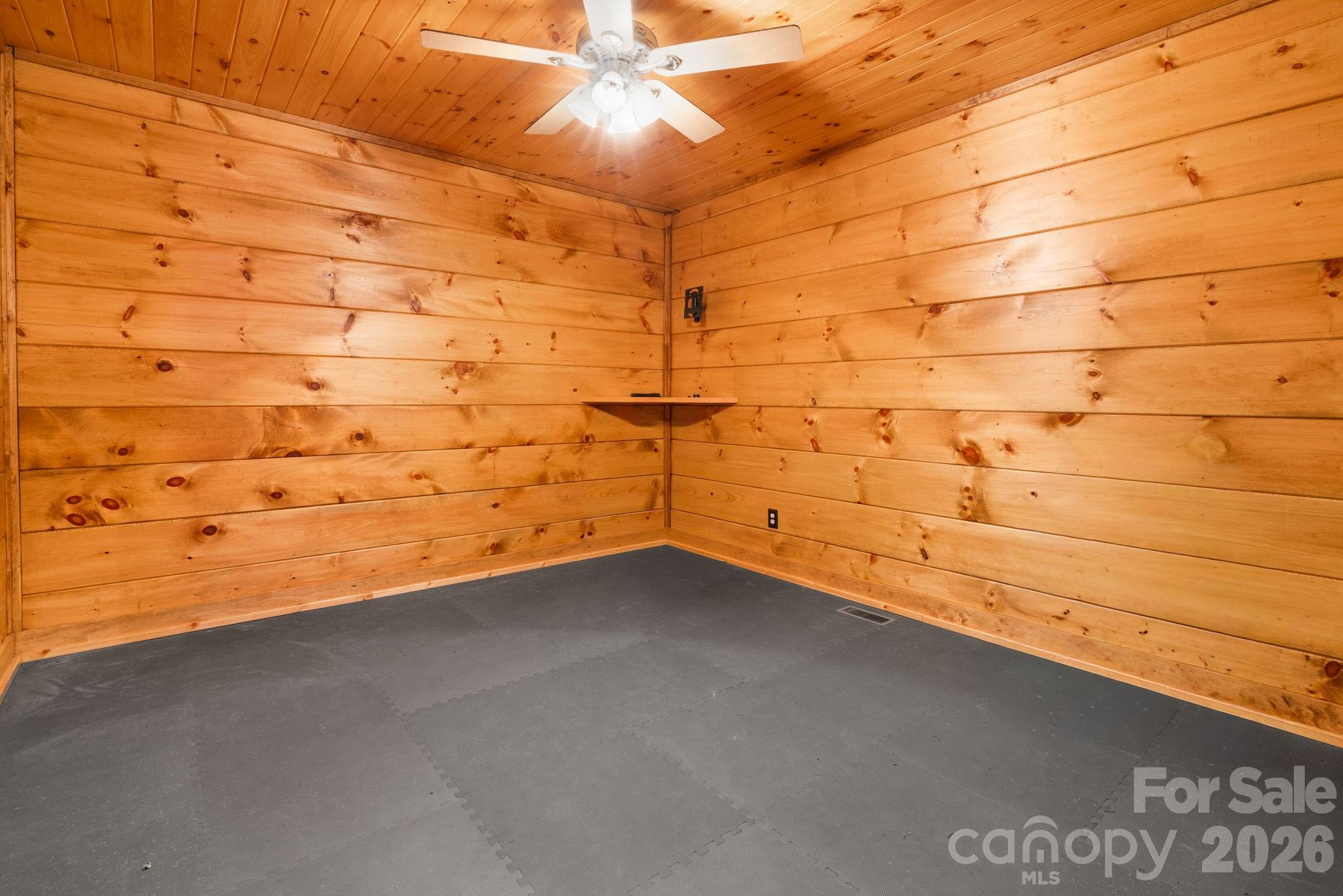 635 Acorn Nvno — Zionville