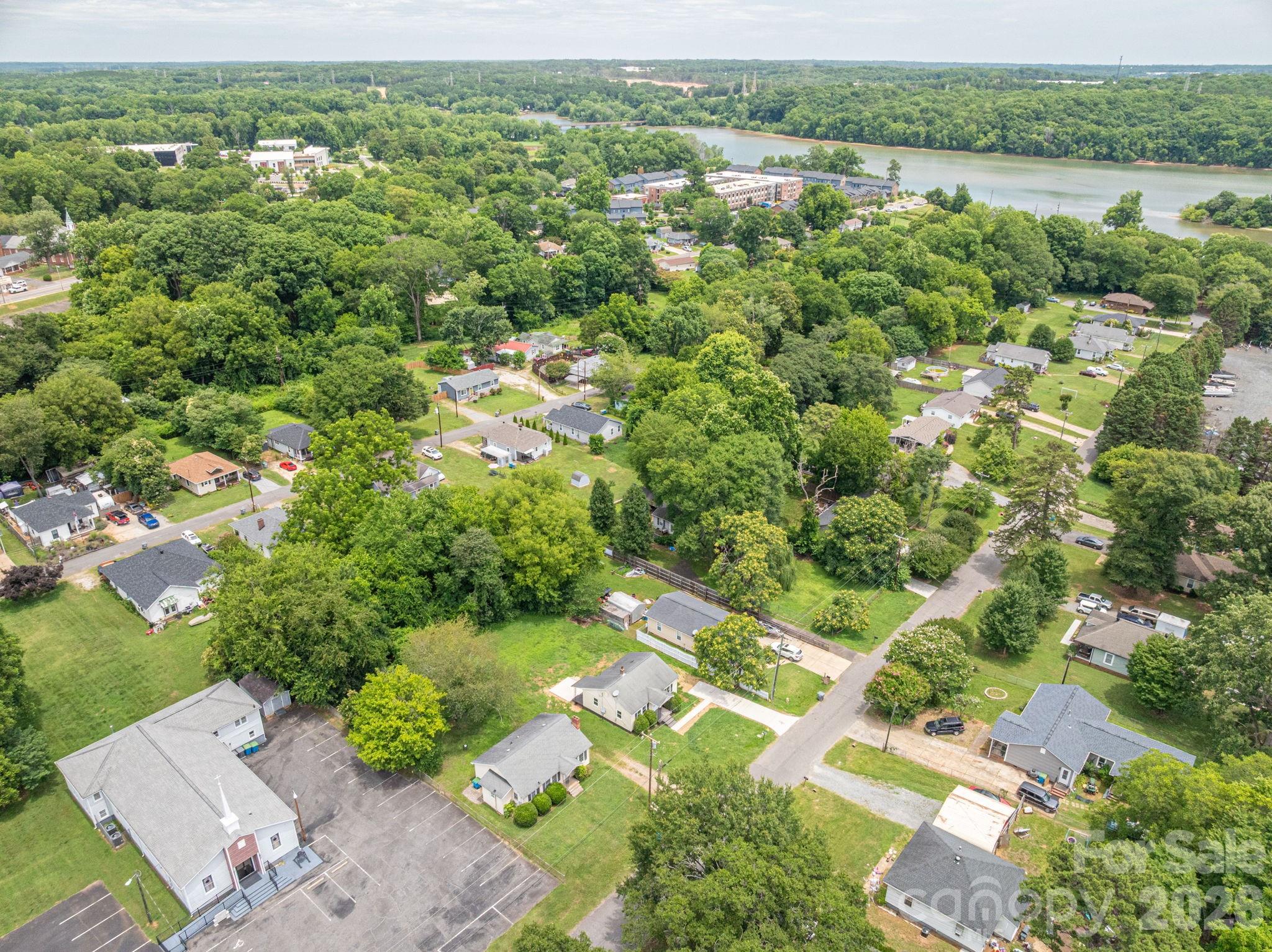 913 Edgemont Avenue — Belmont