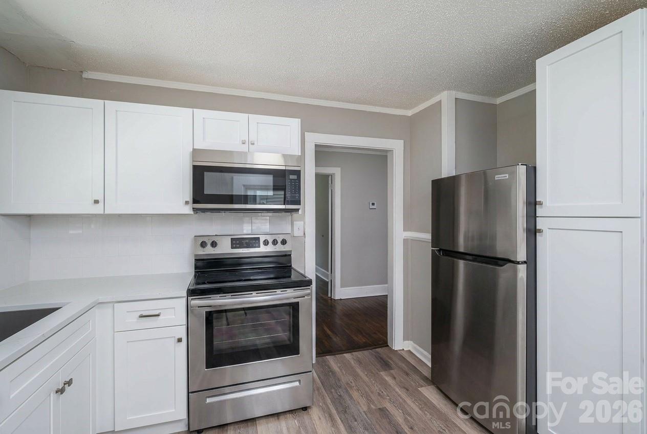 913 Edgemont Avenue — Belmont