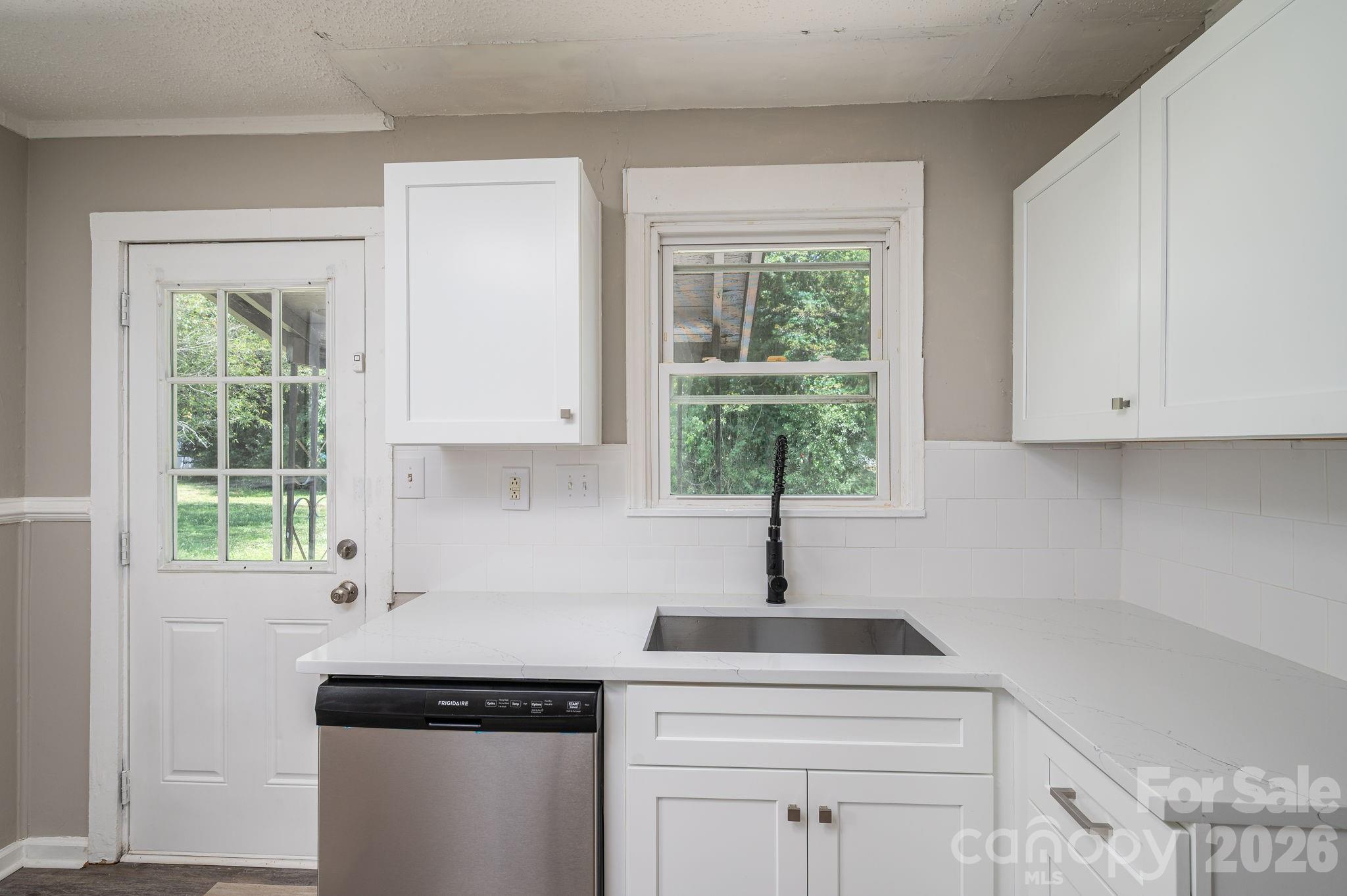 913 Edgemont Avenue — Belmont