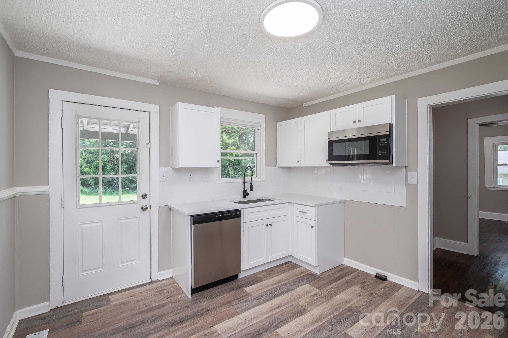 913 Edgemont Avenue — Belmont
