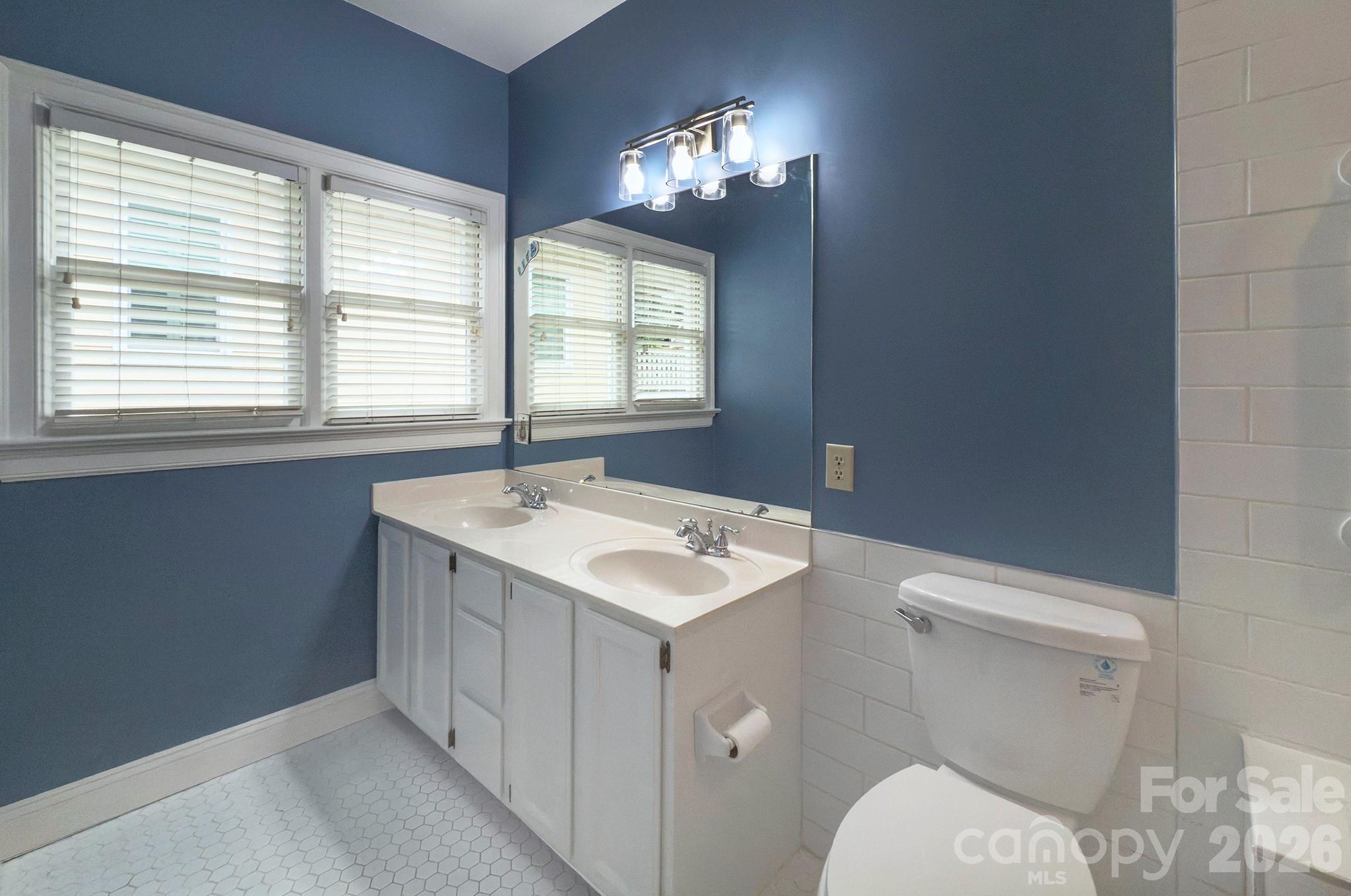 2000 Victorian Place — Charlotte