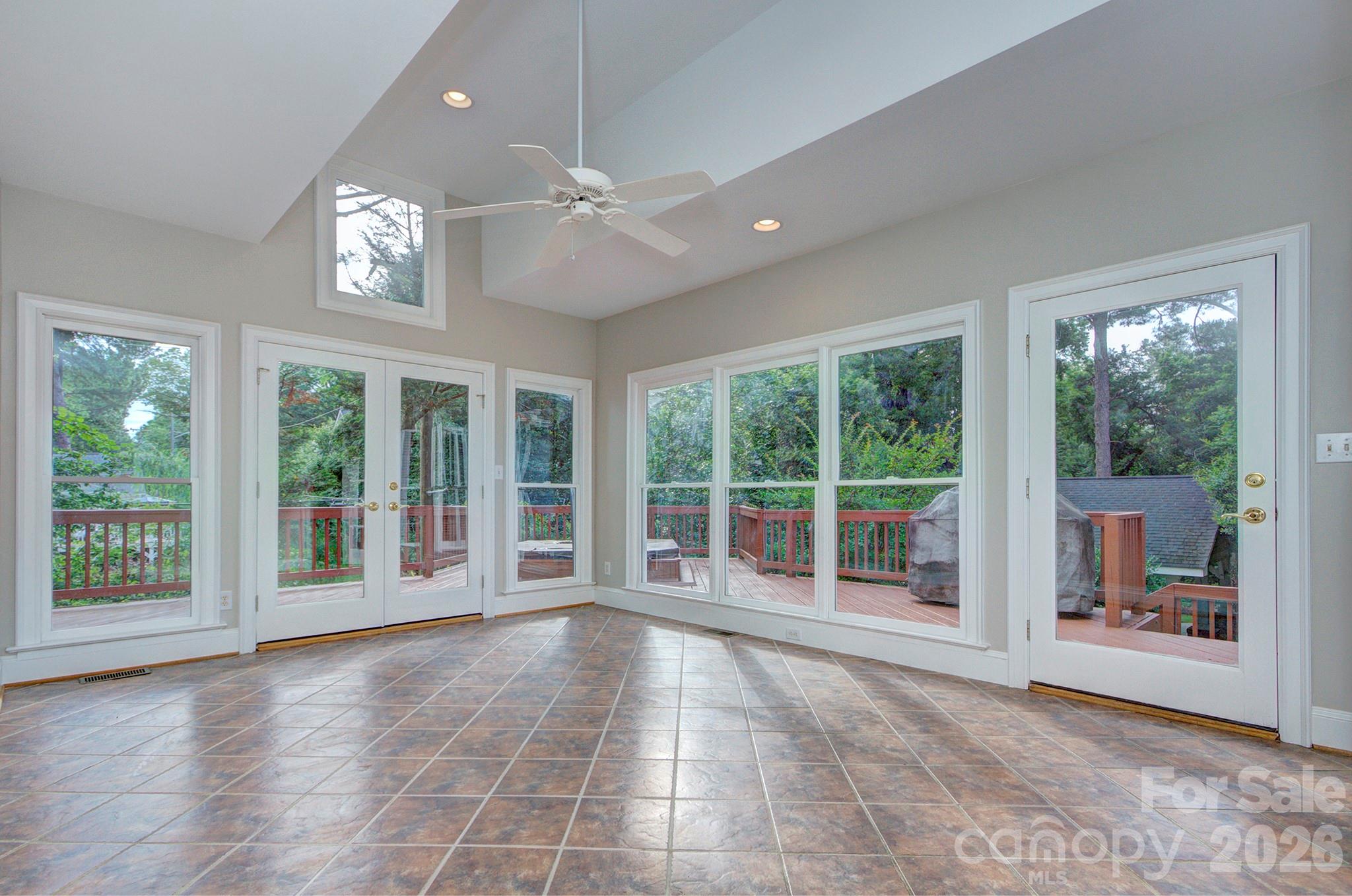 2000 Victorian Place — Charlotte