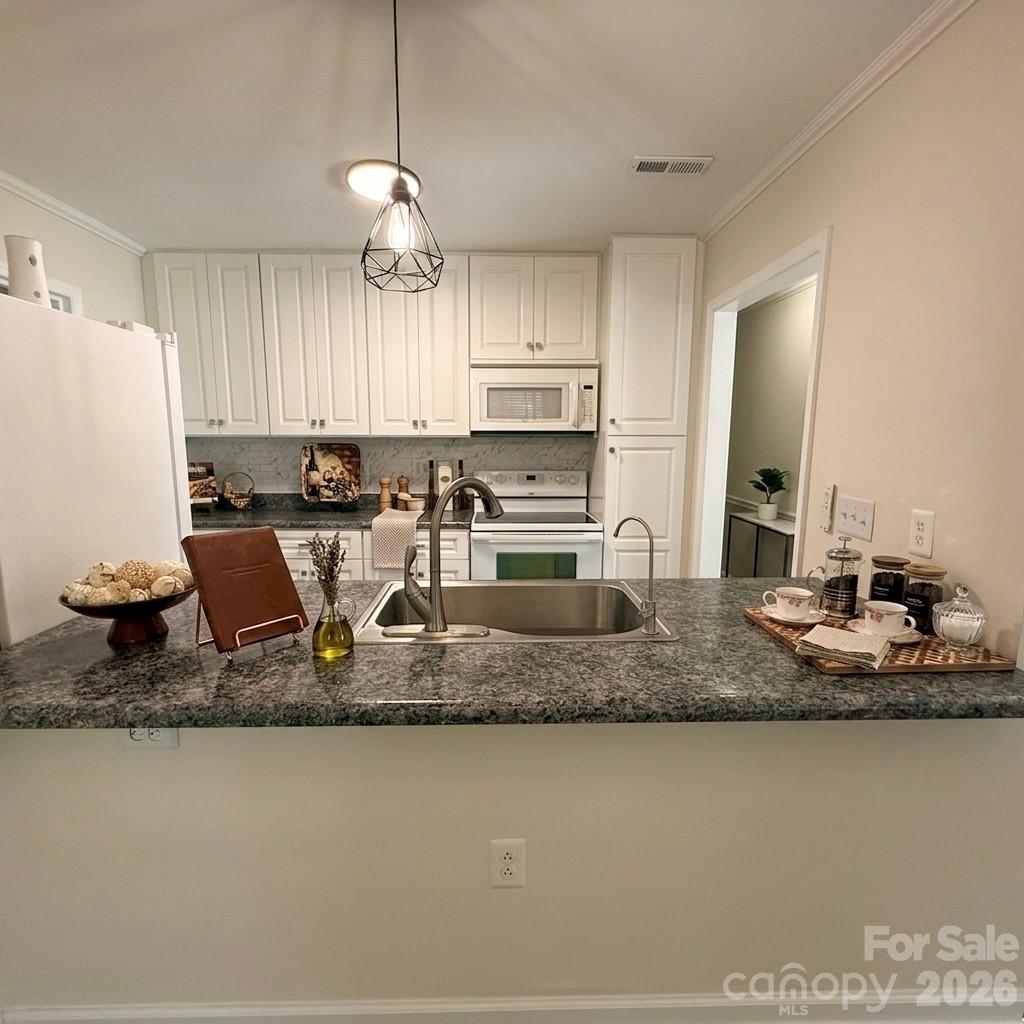 12334 Danby Road — Pineville