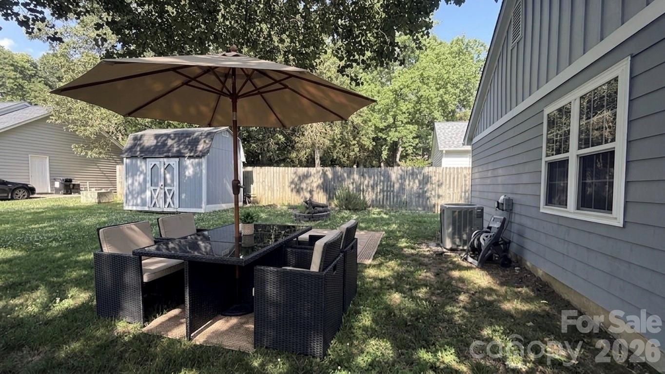 12334 Danby Road — Pineville