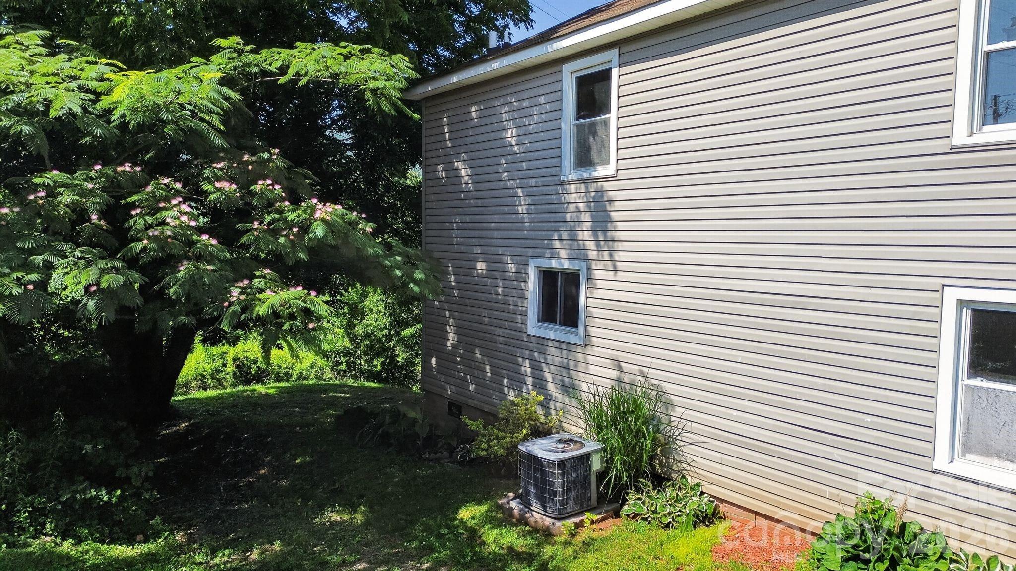 80 Ridge Street — Marion