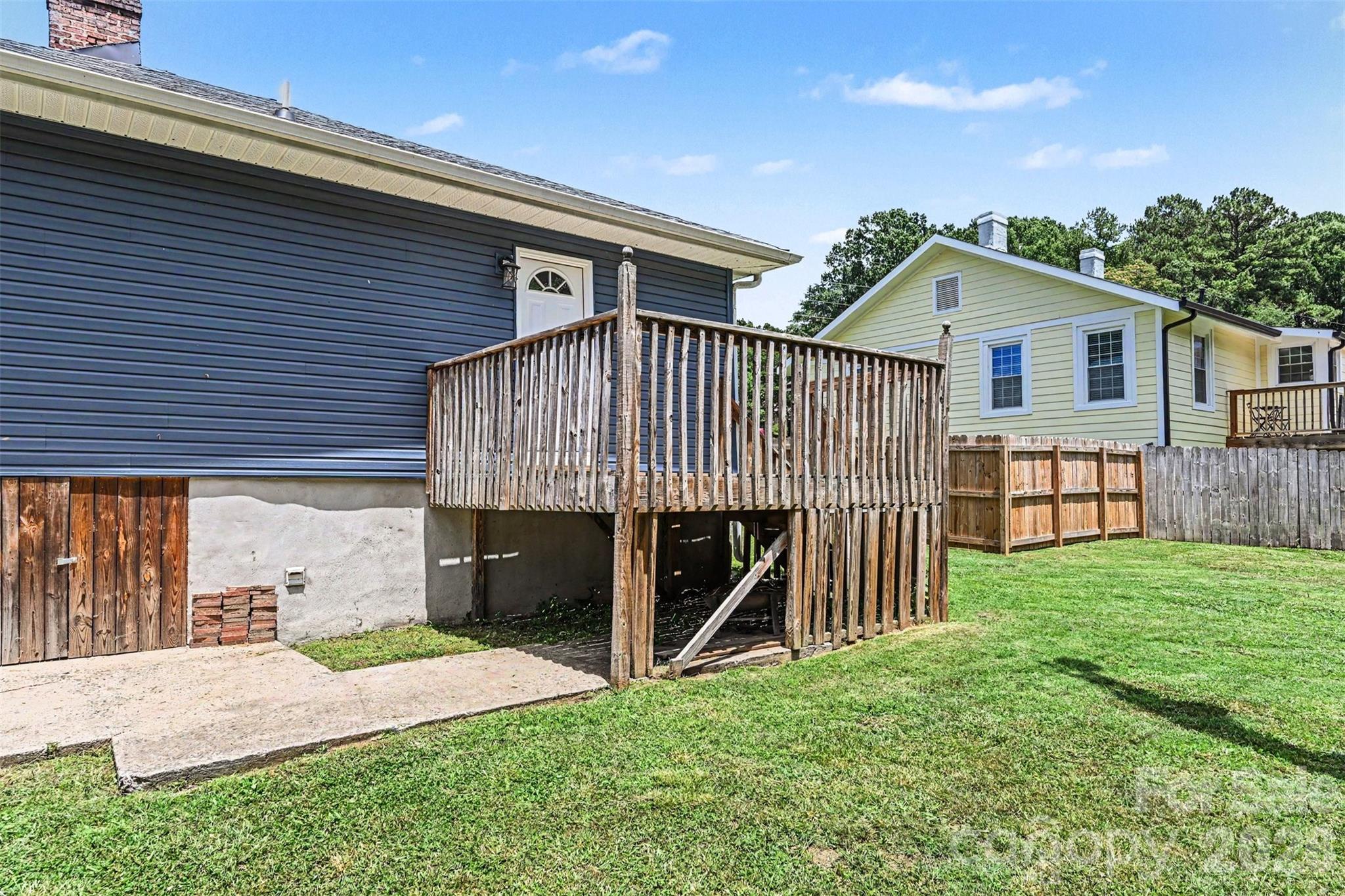 905 W 6th Avenue B None — Gastonia