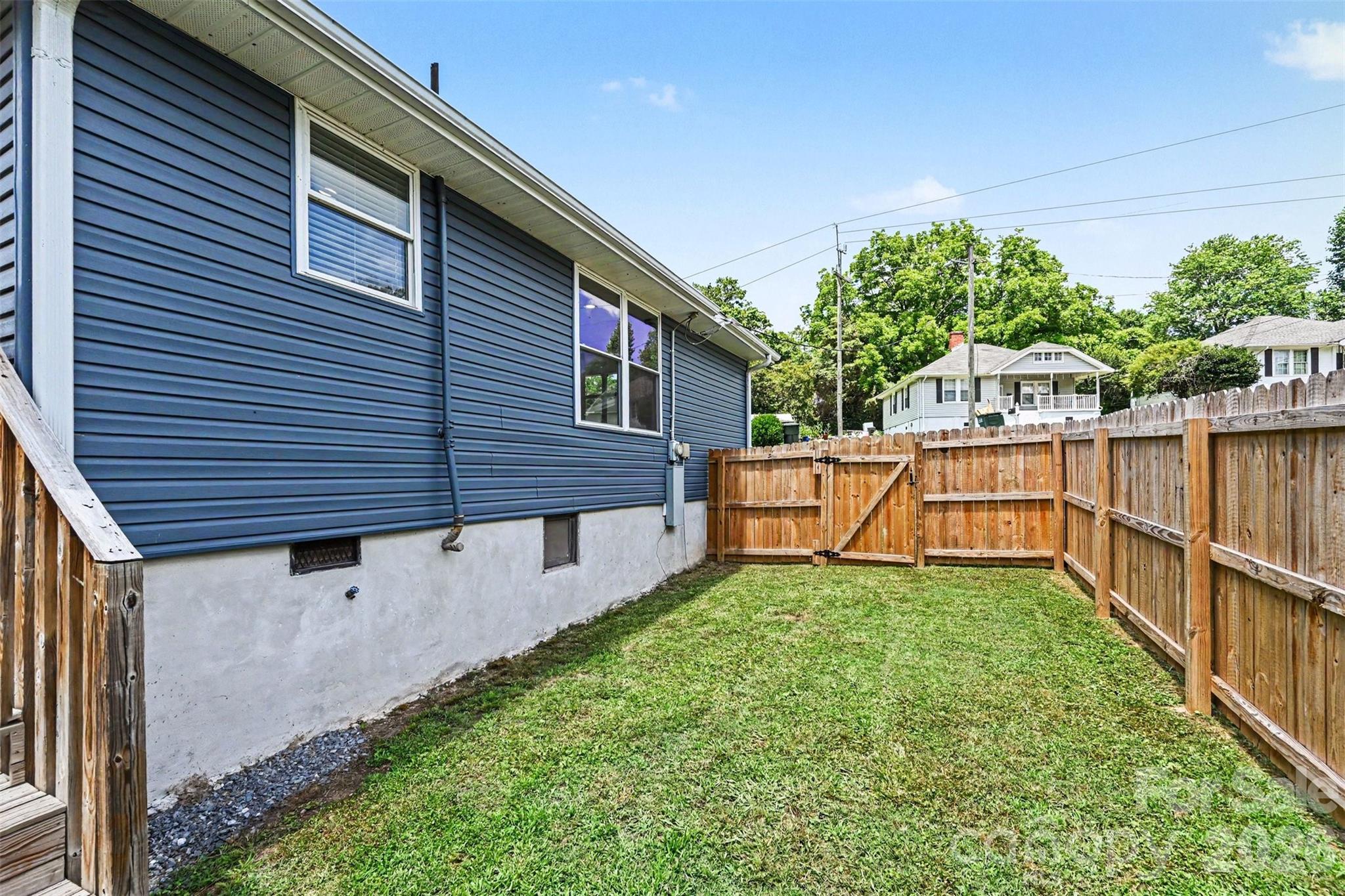 905 W 6th Avenue B None — Gastonia