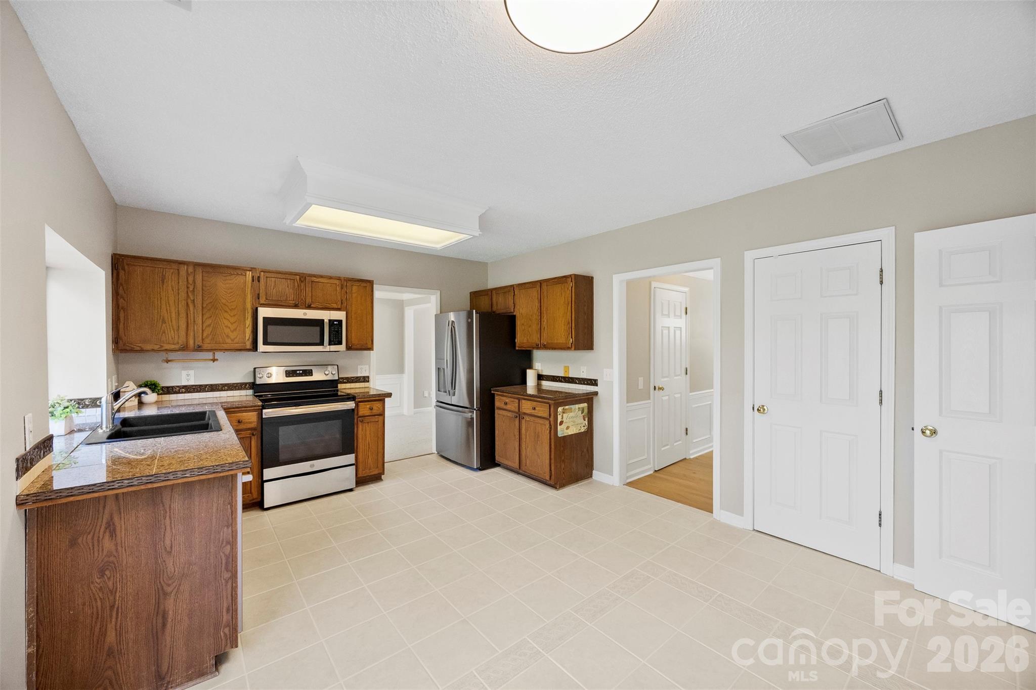 6004 Downfield Wood Drive — Charlotte
