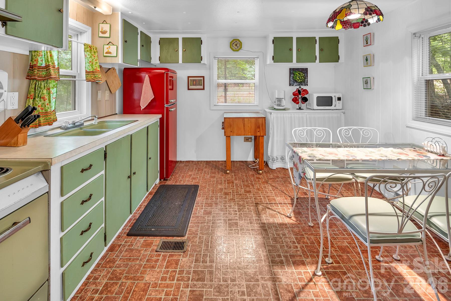 175 Elmwood Drive — Troy
