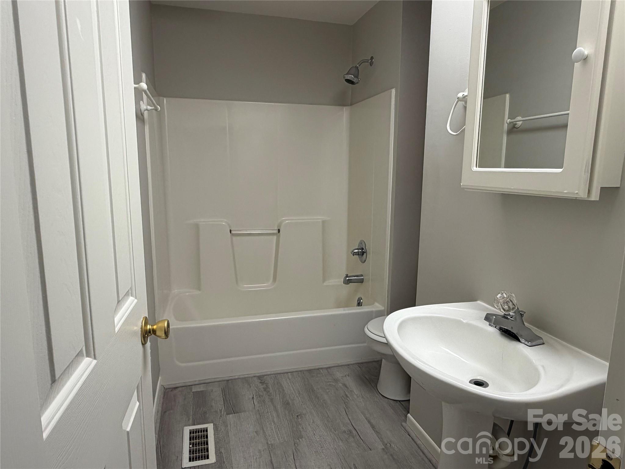 901 Ridgecrest Drive NE — Lenoir