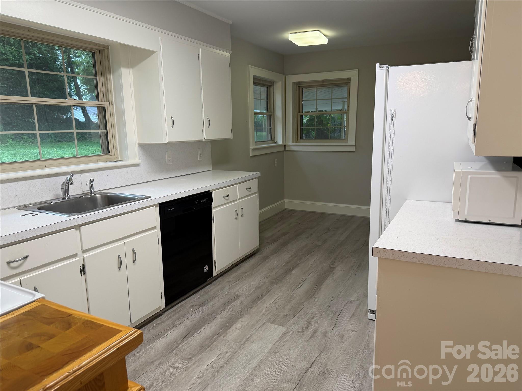 901 Ridgecrest Drive NE — Lenoir