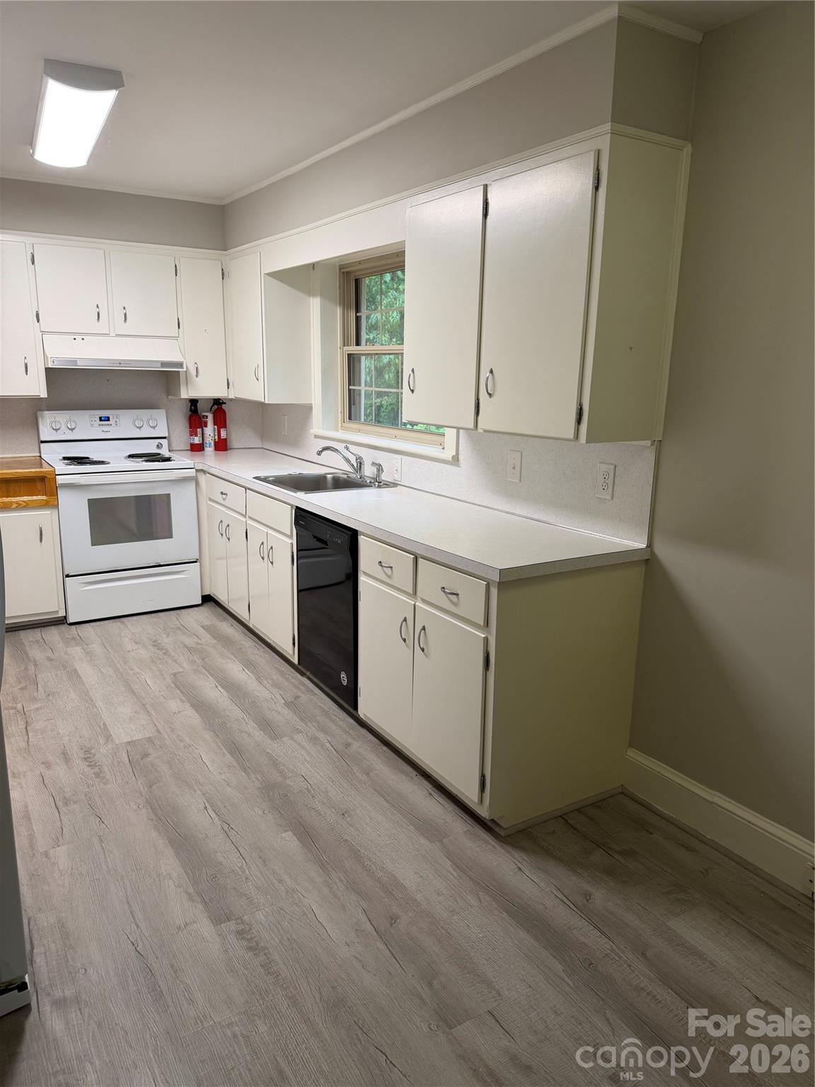 901 Ridgecrest Drive NE — Lenoir