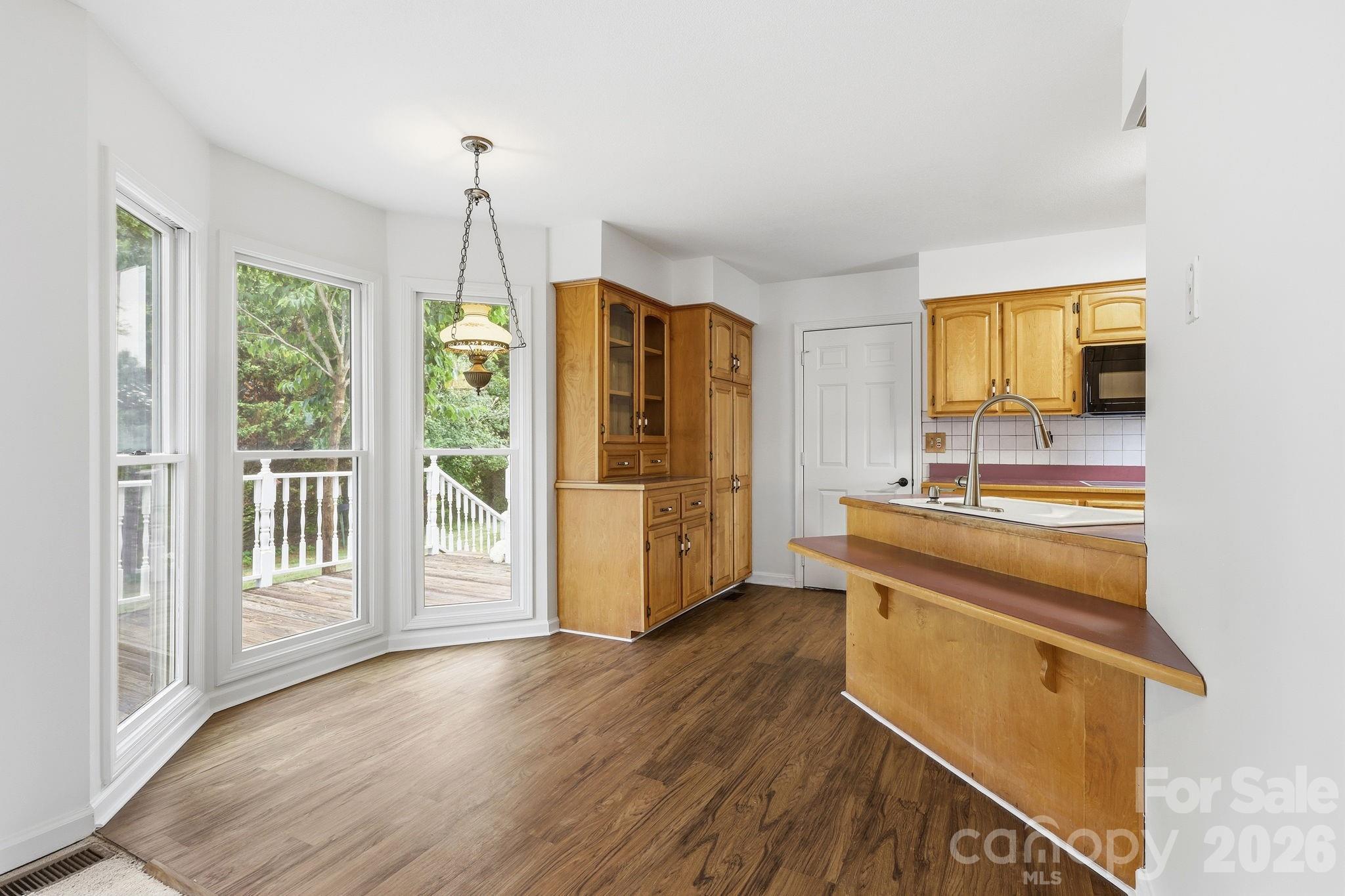 1091 WINDSWEPT RIDGE Road — Marshall