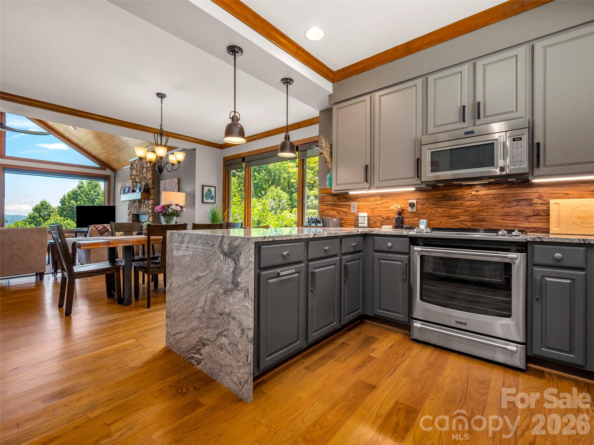 2 Meadow Ridge Lane — Hendersonville