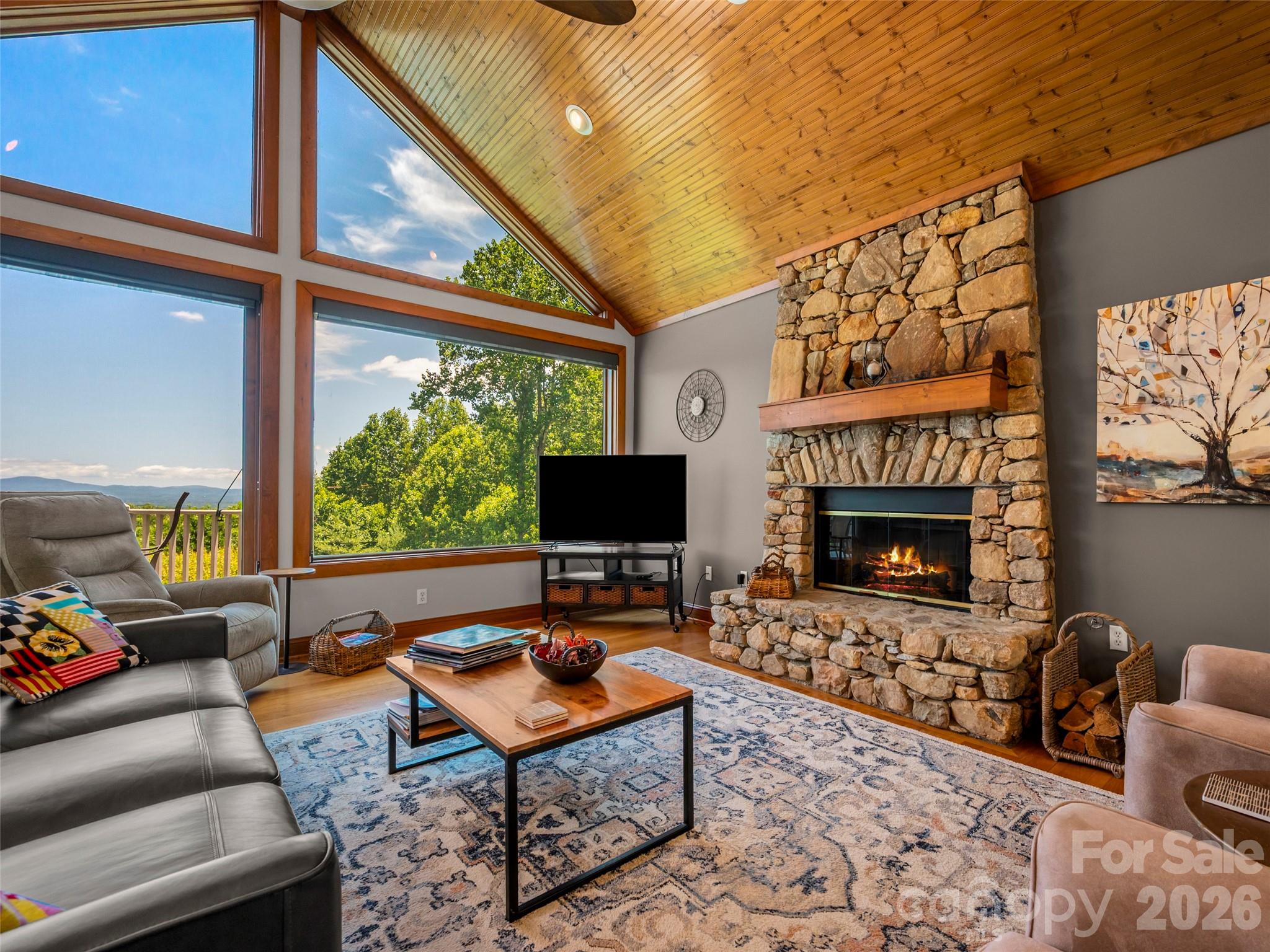 2 Meadow Ridge Lane — Hendersonville