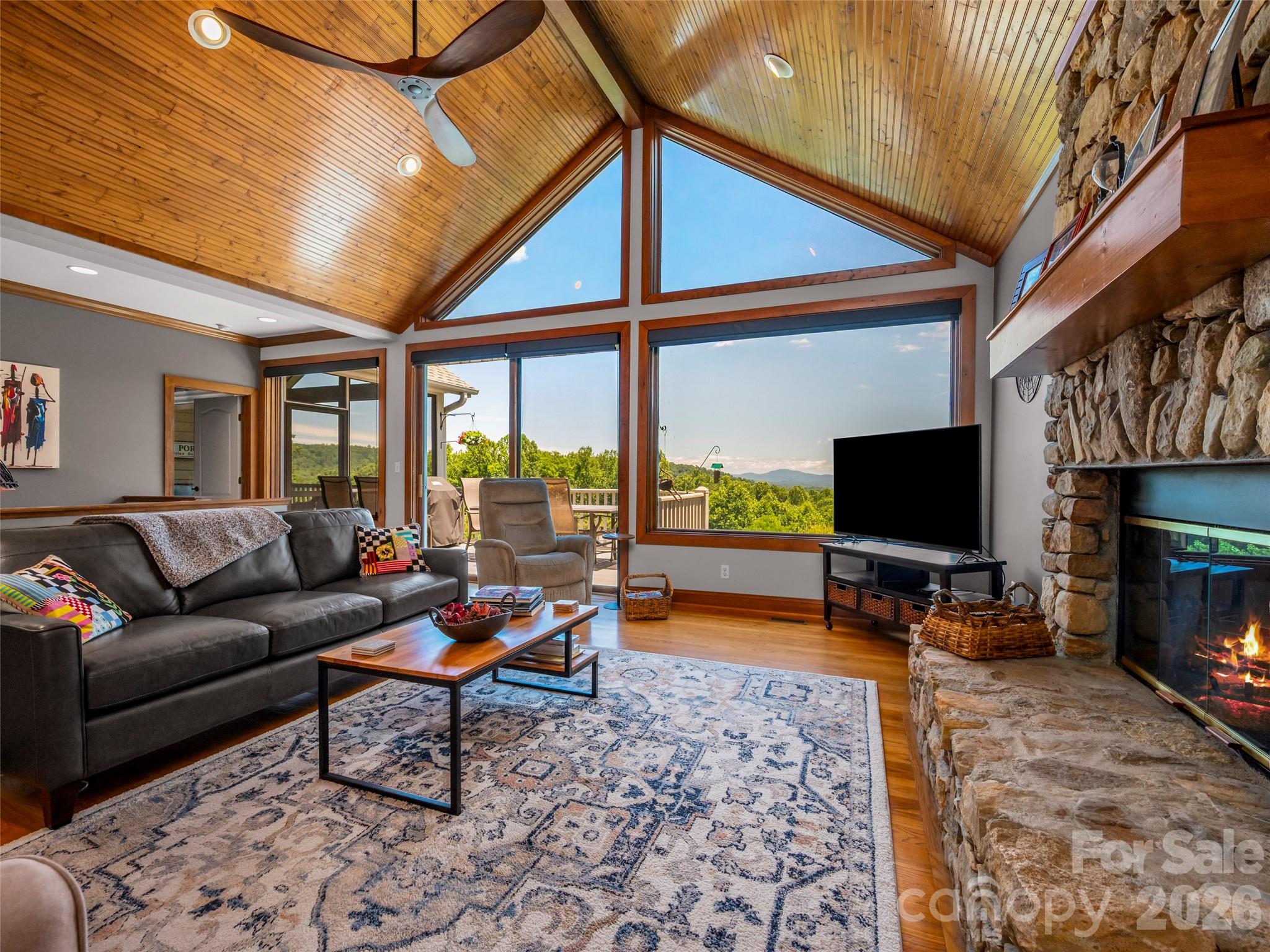 2 Meadow Ridge Lane — Hendersonville