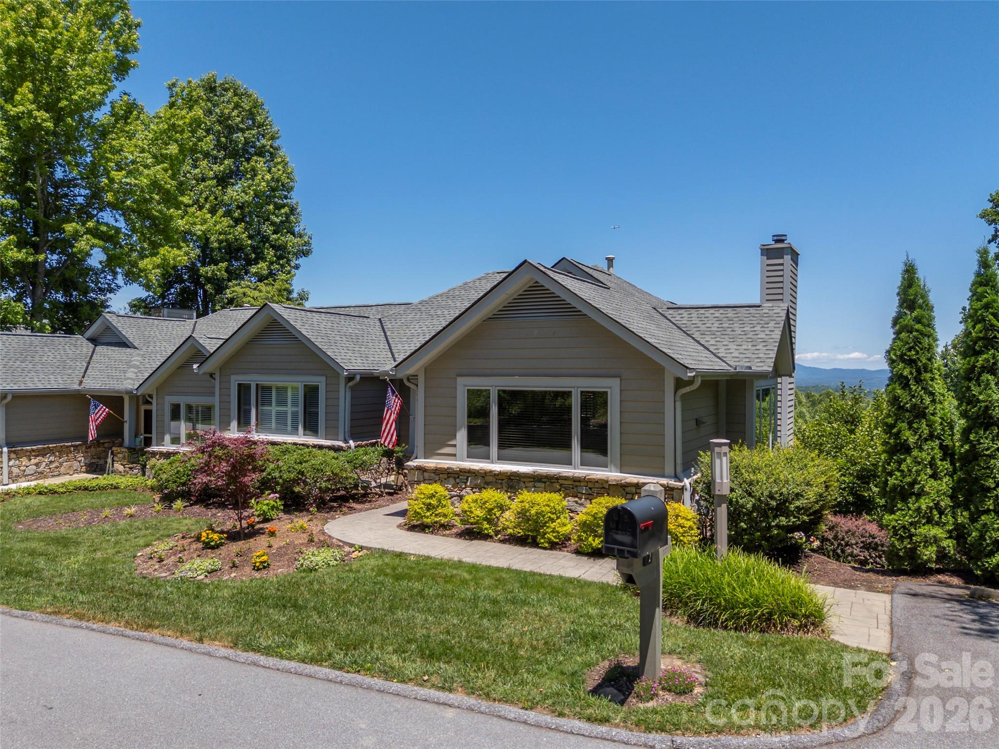 2 Meadow Ridge Lane — Hendersonville