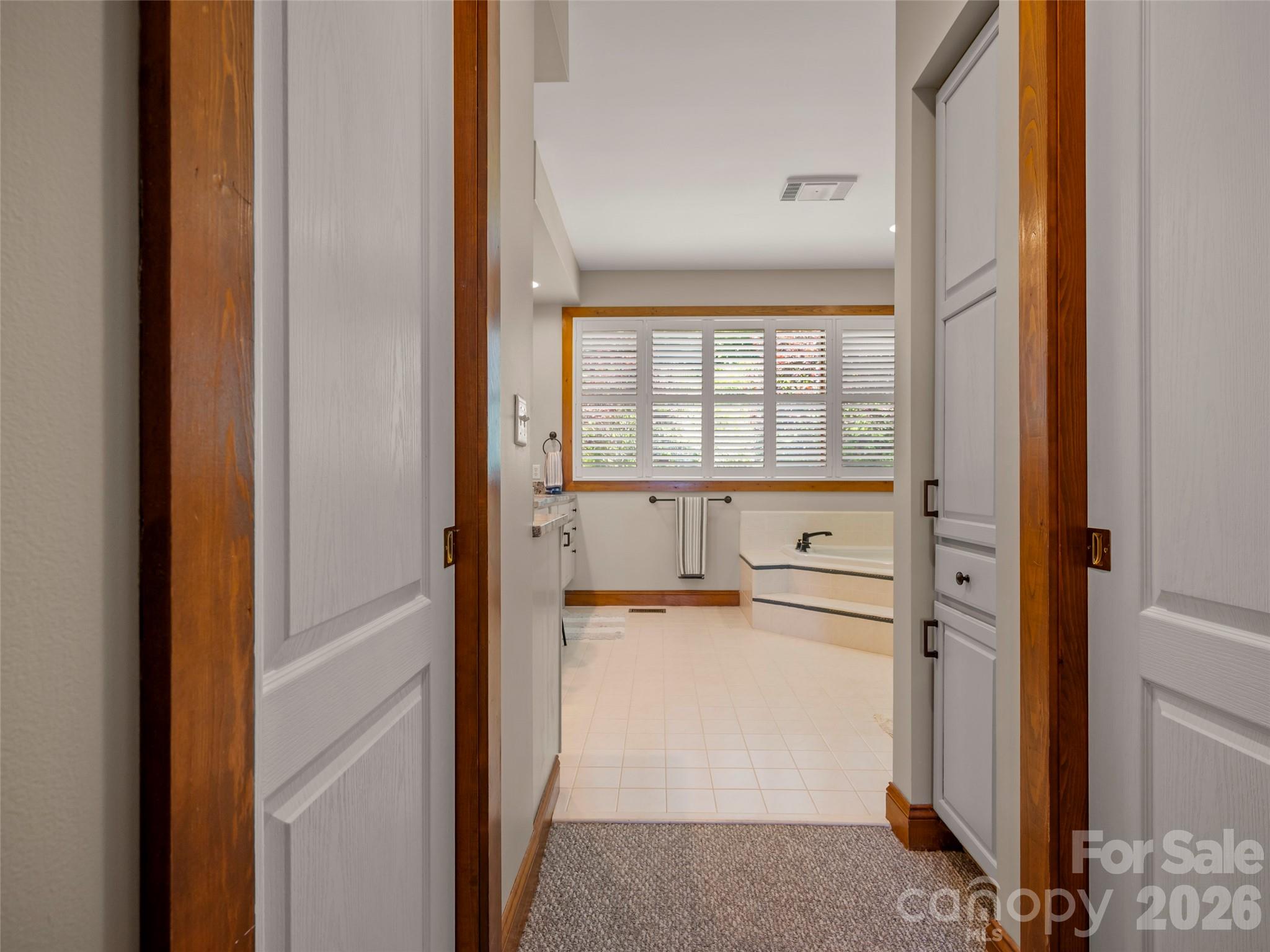 2 Meadow Ridge Lane — Hendersonville