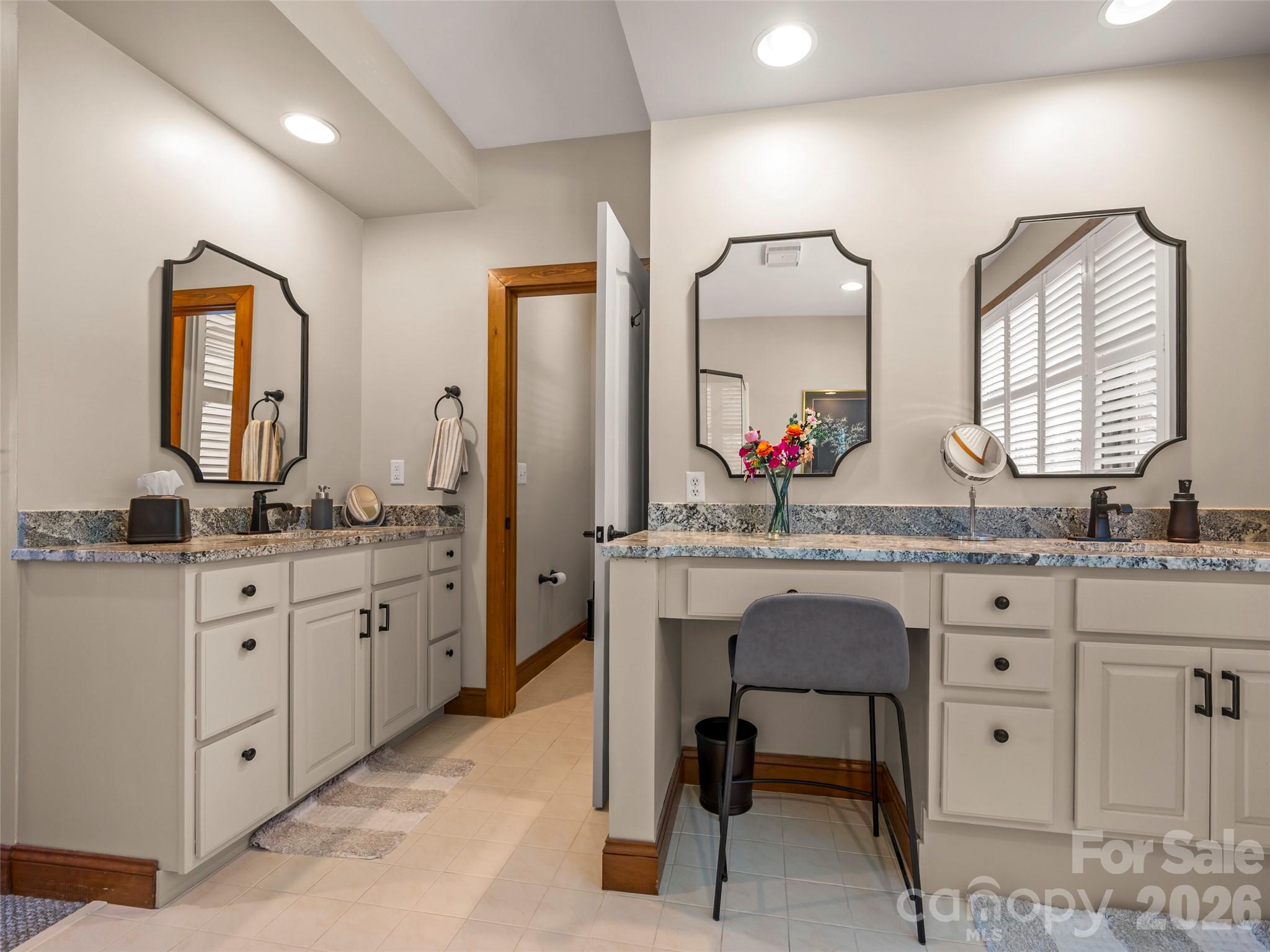 2 Meadow Ridge Lane — Hendersonville