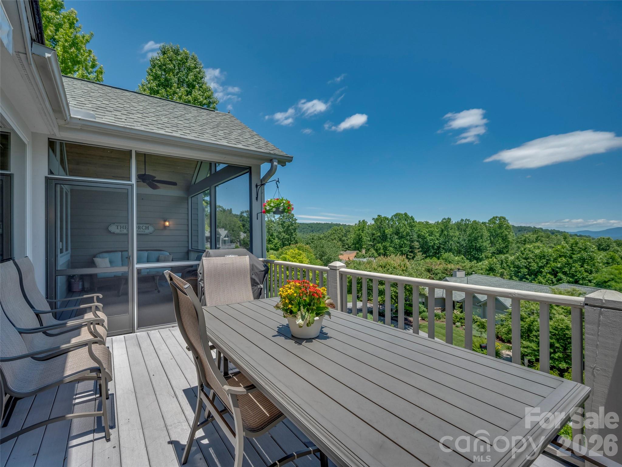 2 Meadow Ridge Lane — Hendersonville