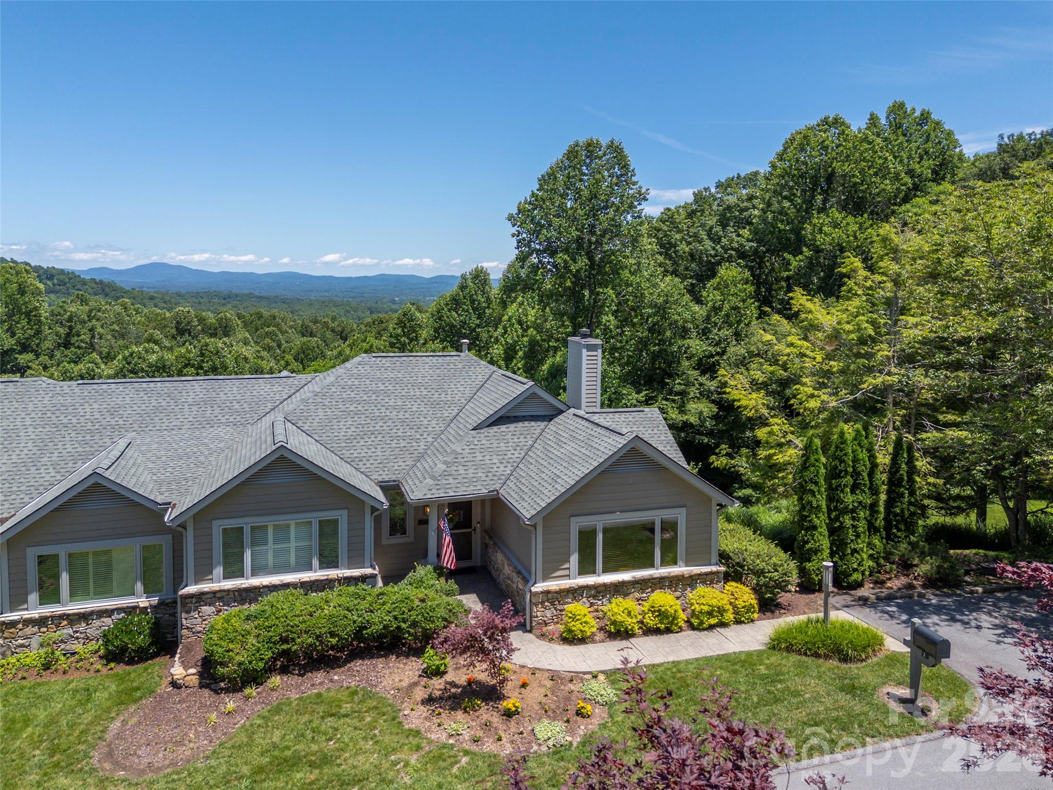 2 Meadow Ridge Lane — Hendersonville