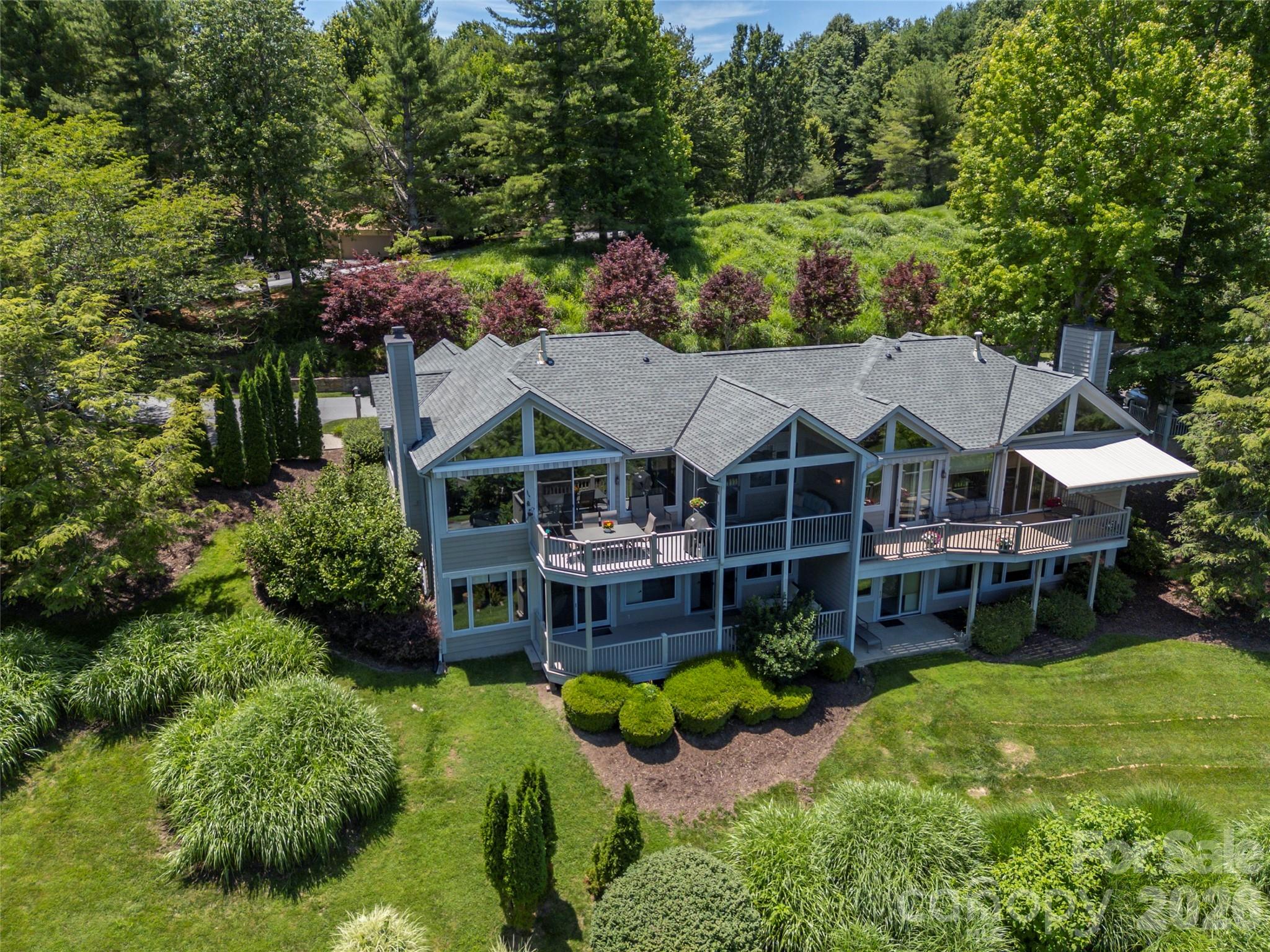 2 Meadow Ridge Lane — Hendersonville