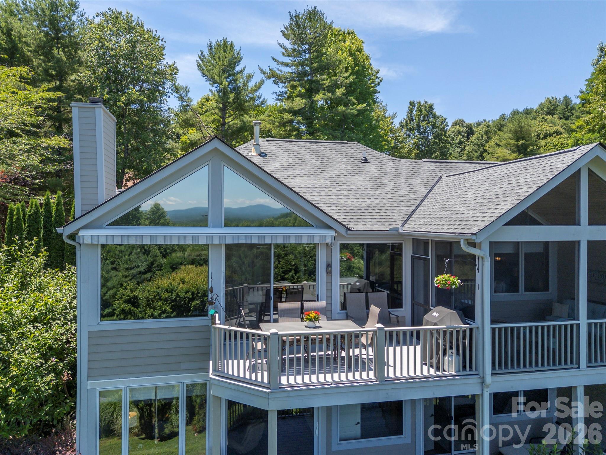2 Meadow Ridge Lane — Hendersonville