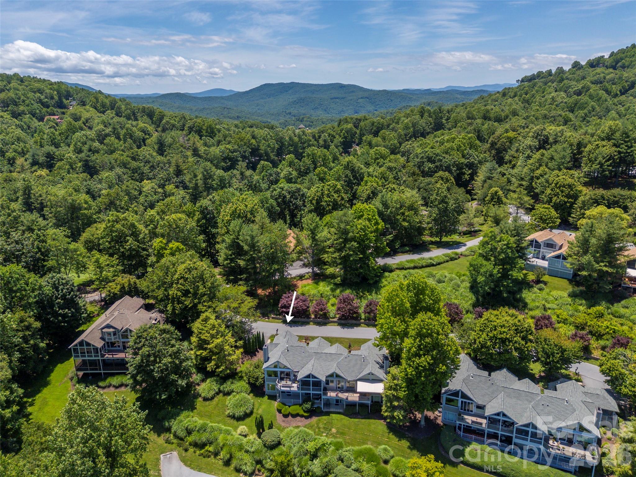2 Meadow Ridge Lane — Hendersonville