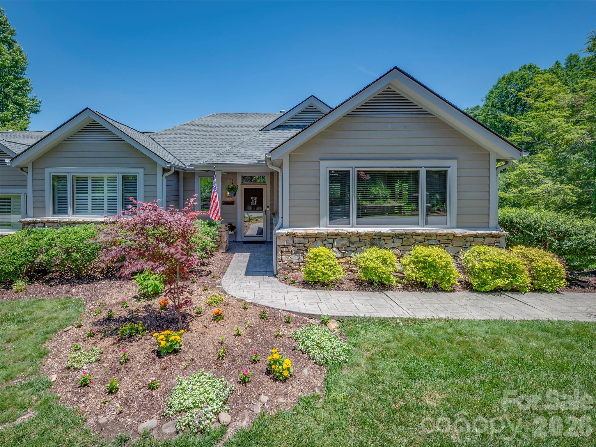 2 Meadow Ridge Lane — Hendersonville